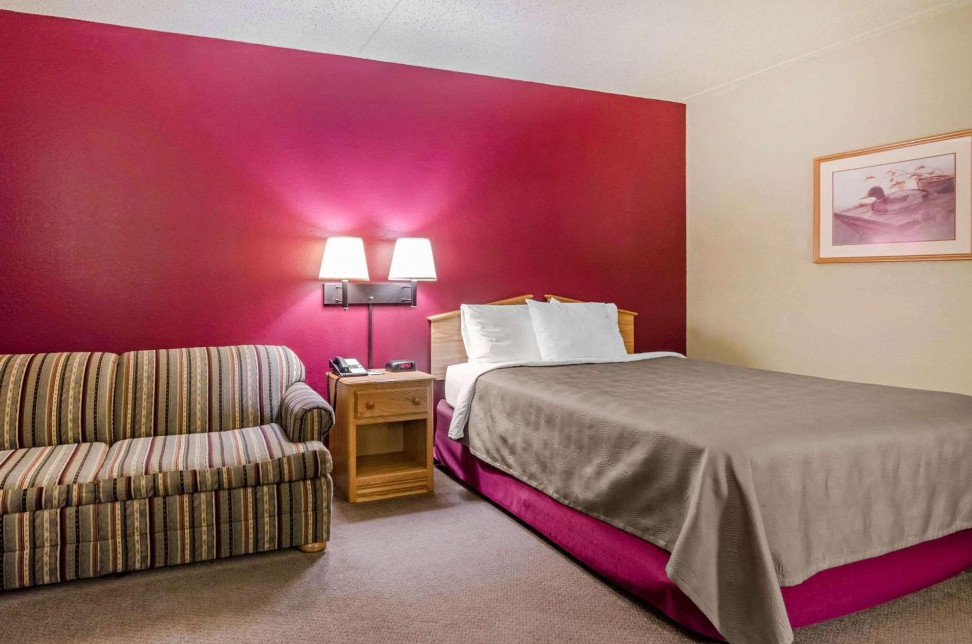Rodeway Inn Hesston photo 11