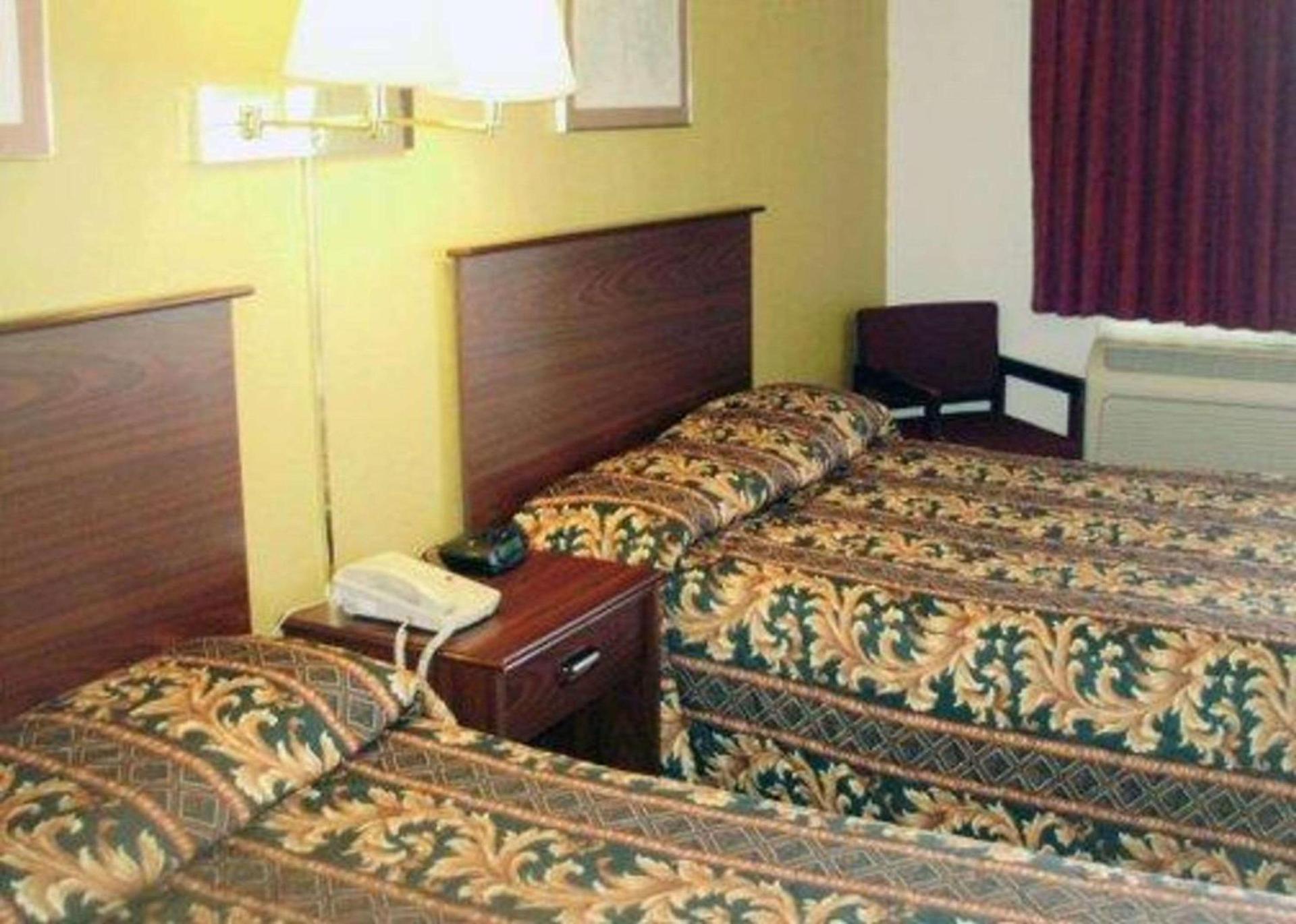Rodeway Inn photo 5