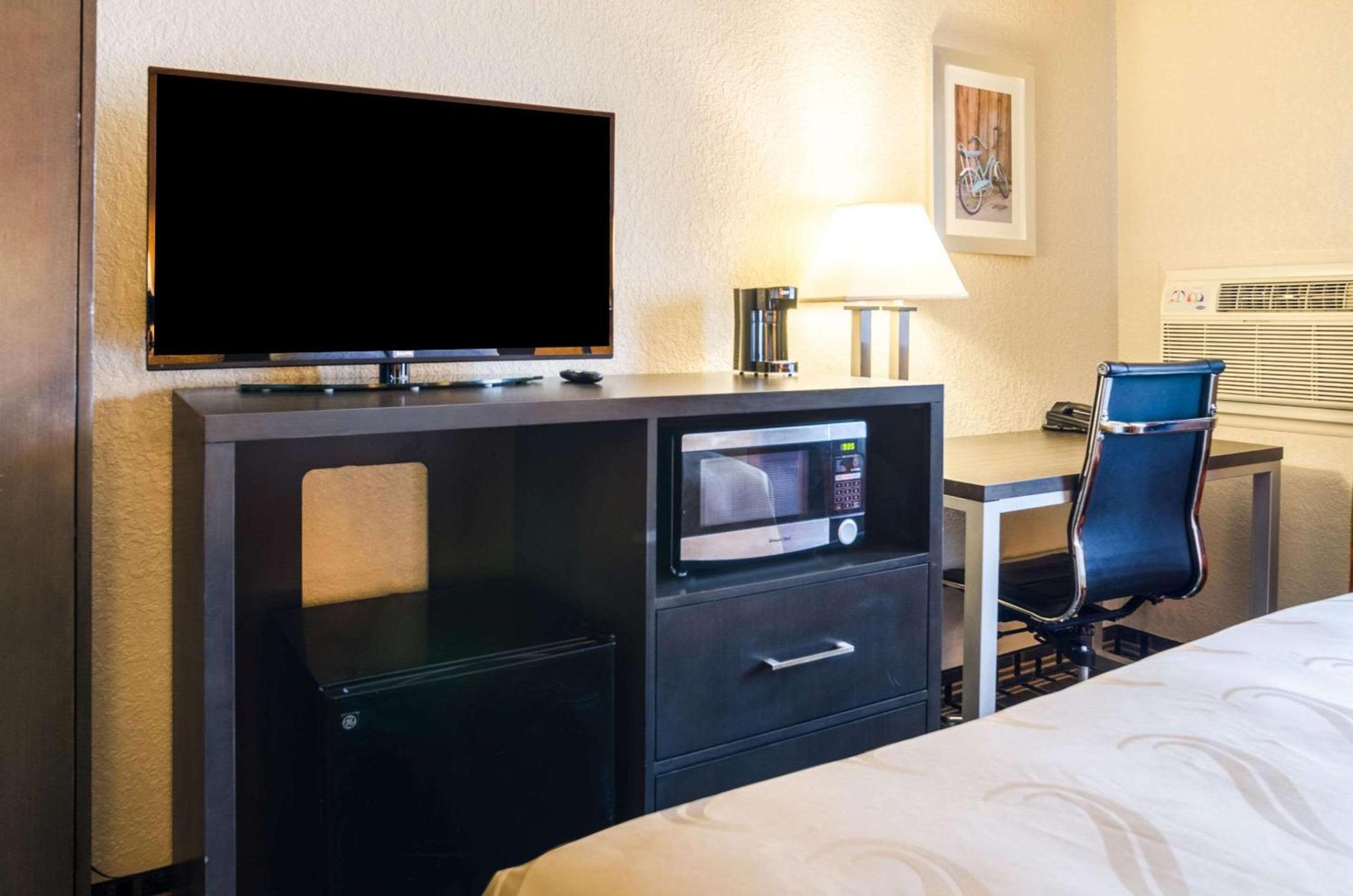 Quality Inn Great Bend photo 16
