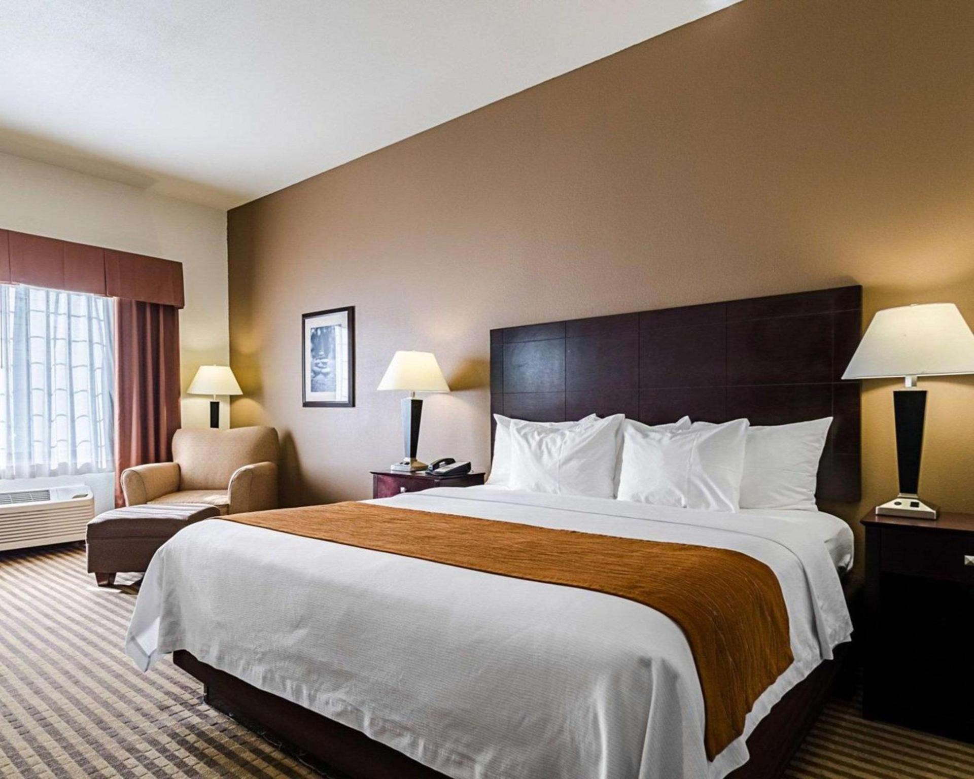 Comfort Inn & Suites Lawrence - University Area photo 8