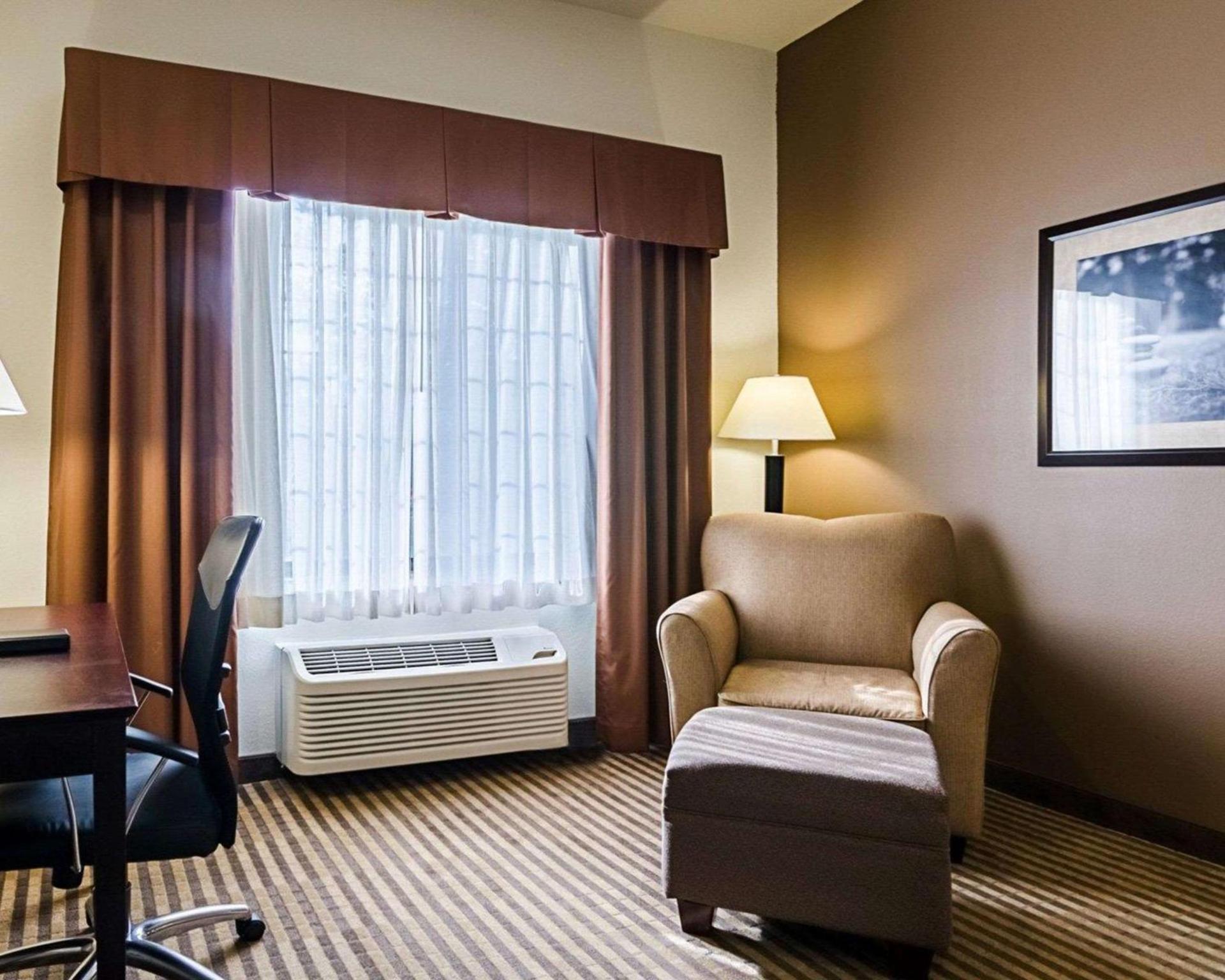 Comfort Inn & Suites Lawrence - University Area photo 14