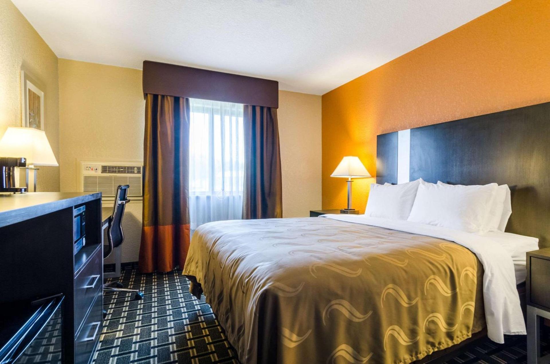 Quality Inn Great Bend photo 14