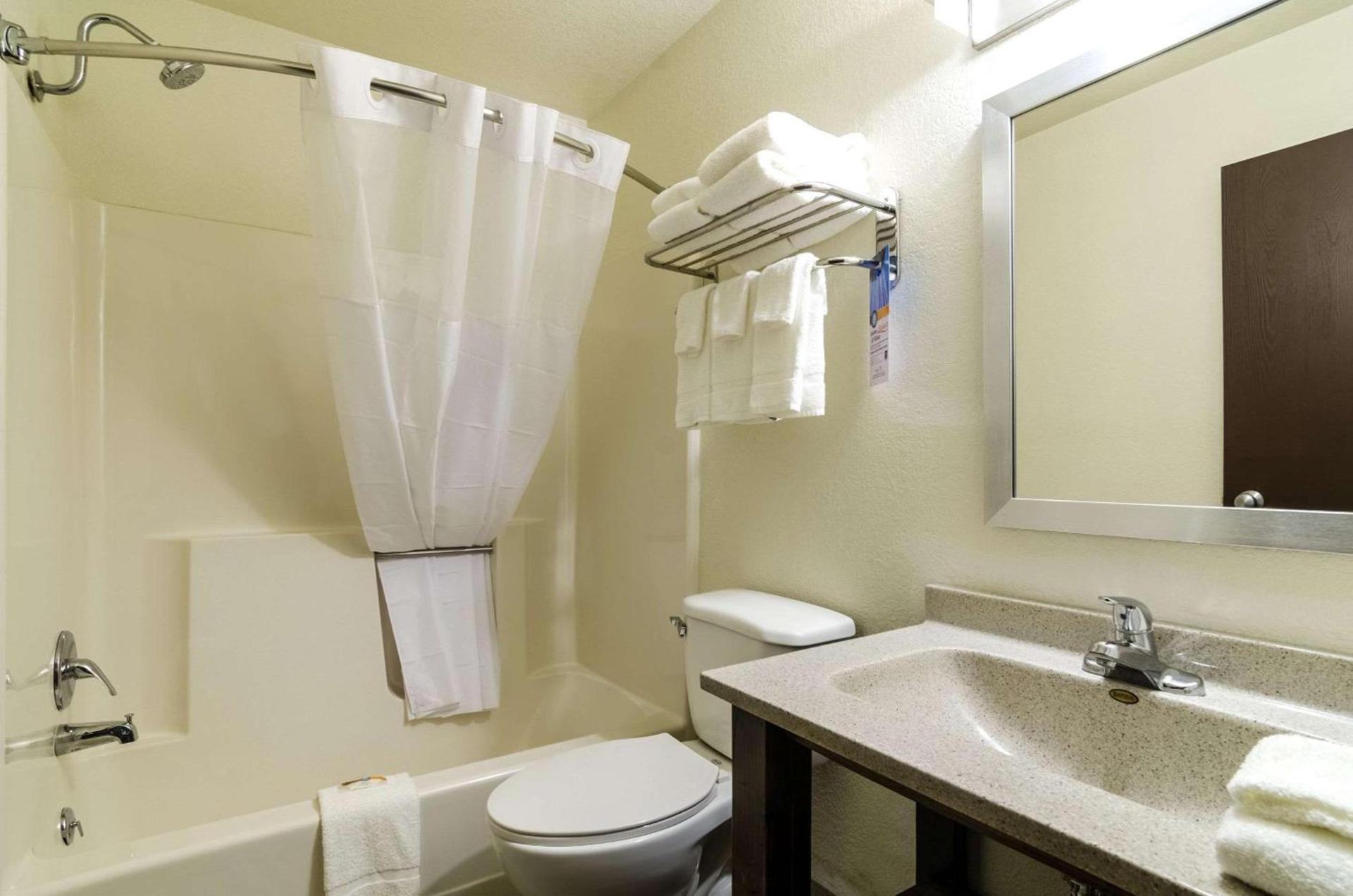 Quality Inn Great Bend photo 22