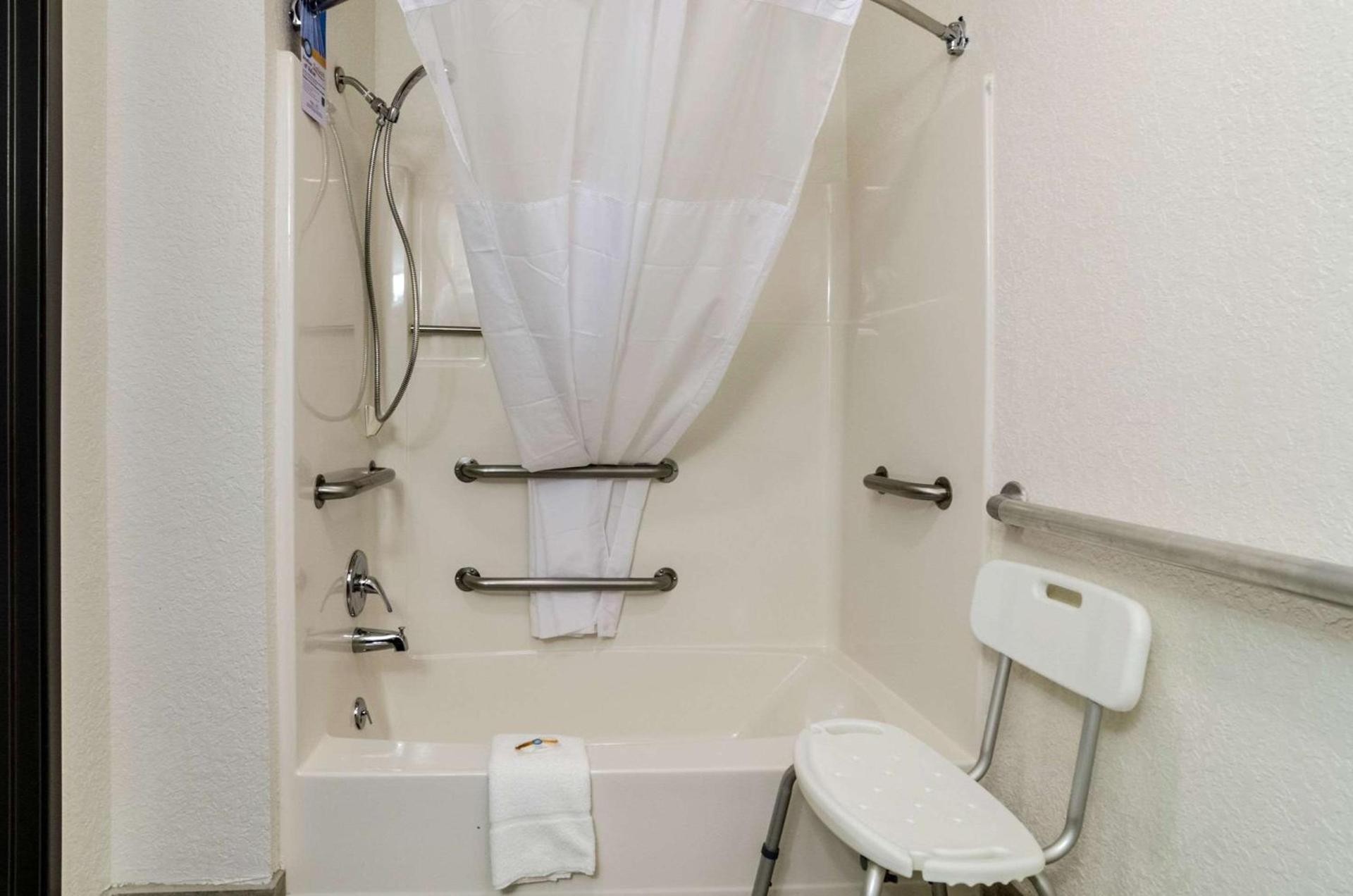 Quality Inn Great Bend photo 19