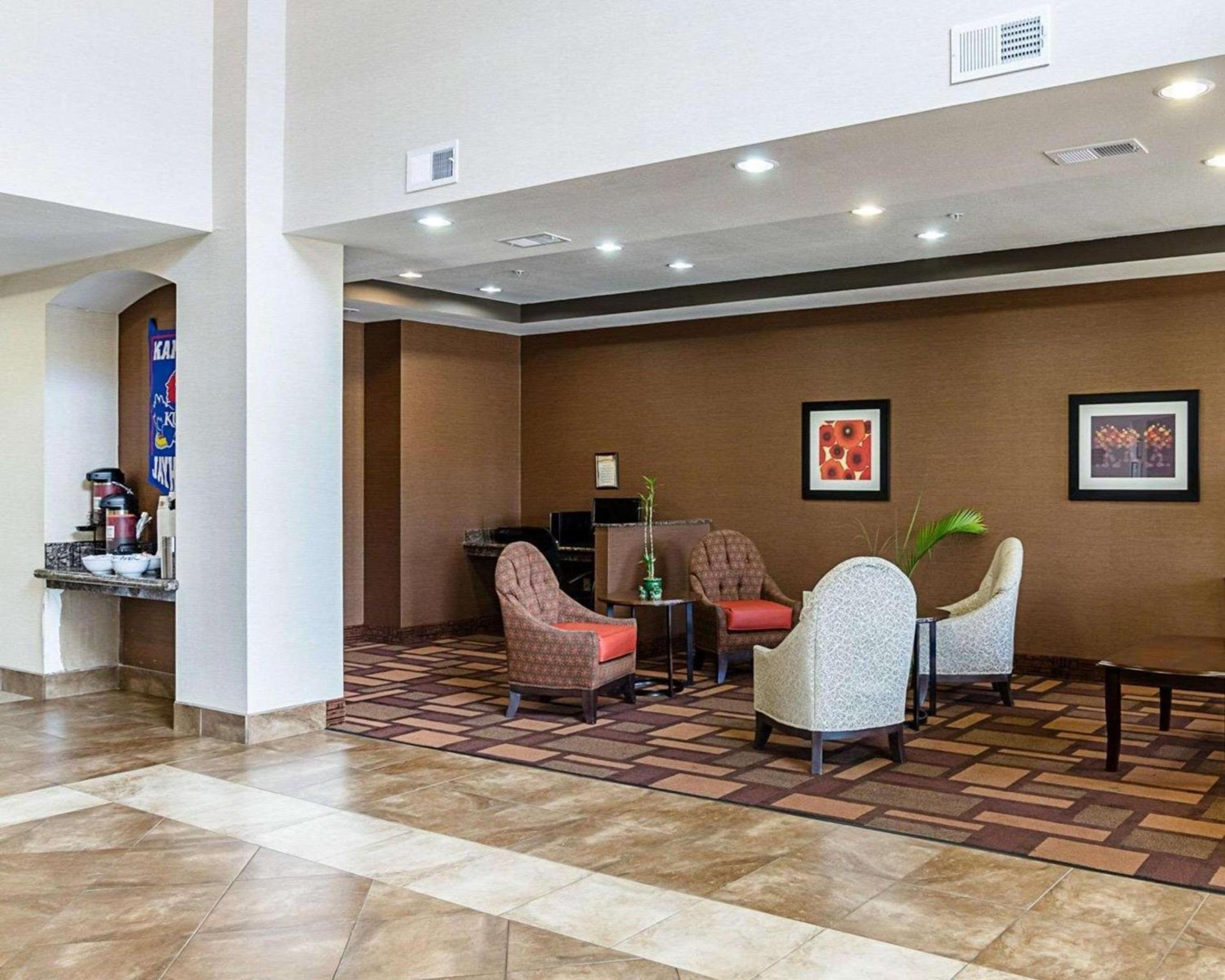 Comfort Inn & Suites Lawrence - University Area photo 6