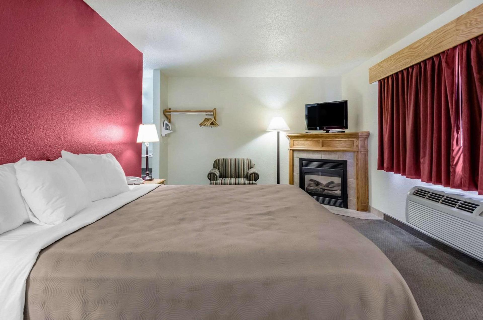 Rodeway Inn Hesston photo 21
