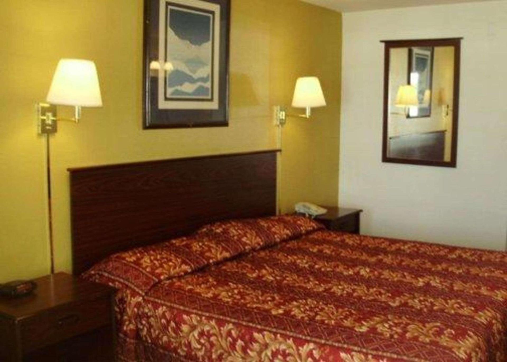 Rodeway Inn photo 2