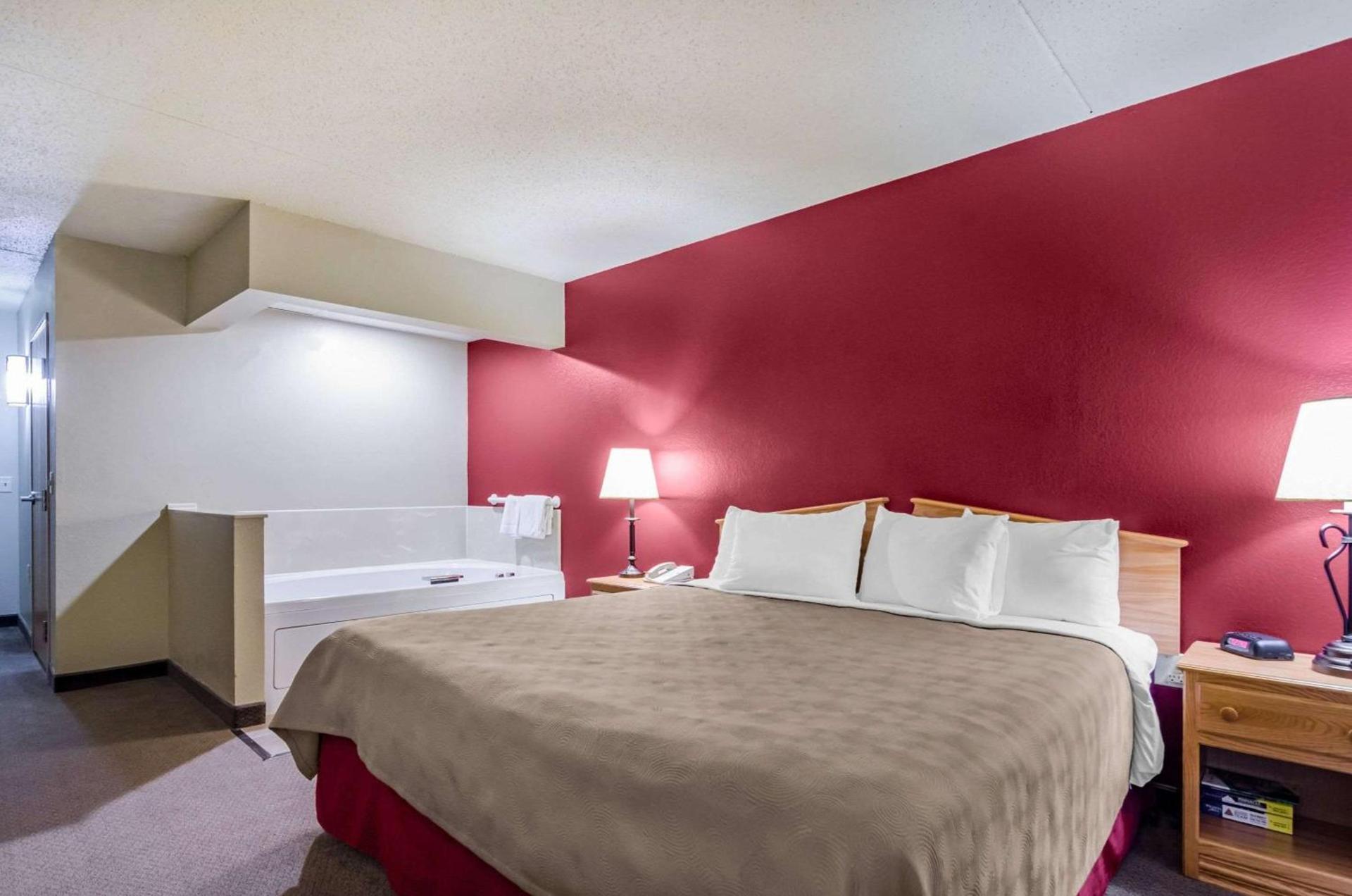 Rodeway Inn Hesston photo 24