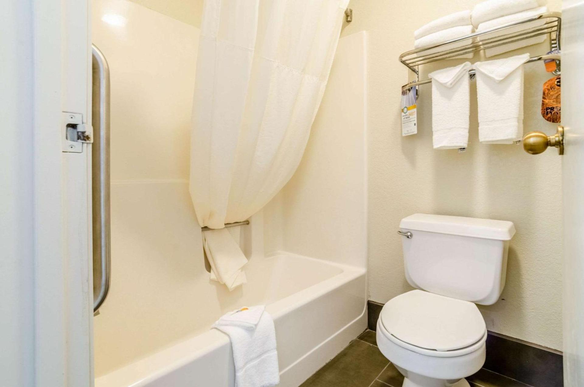 Quality Inn South photo 19