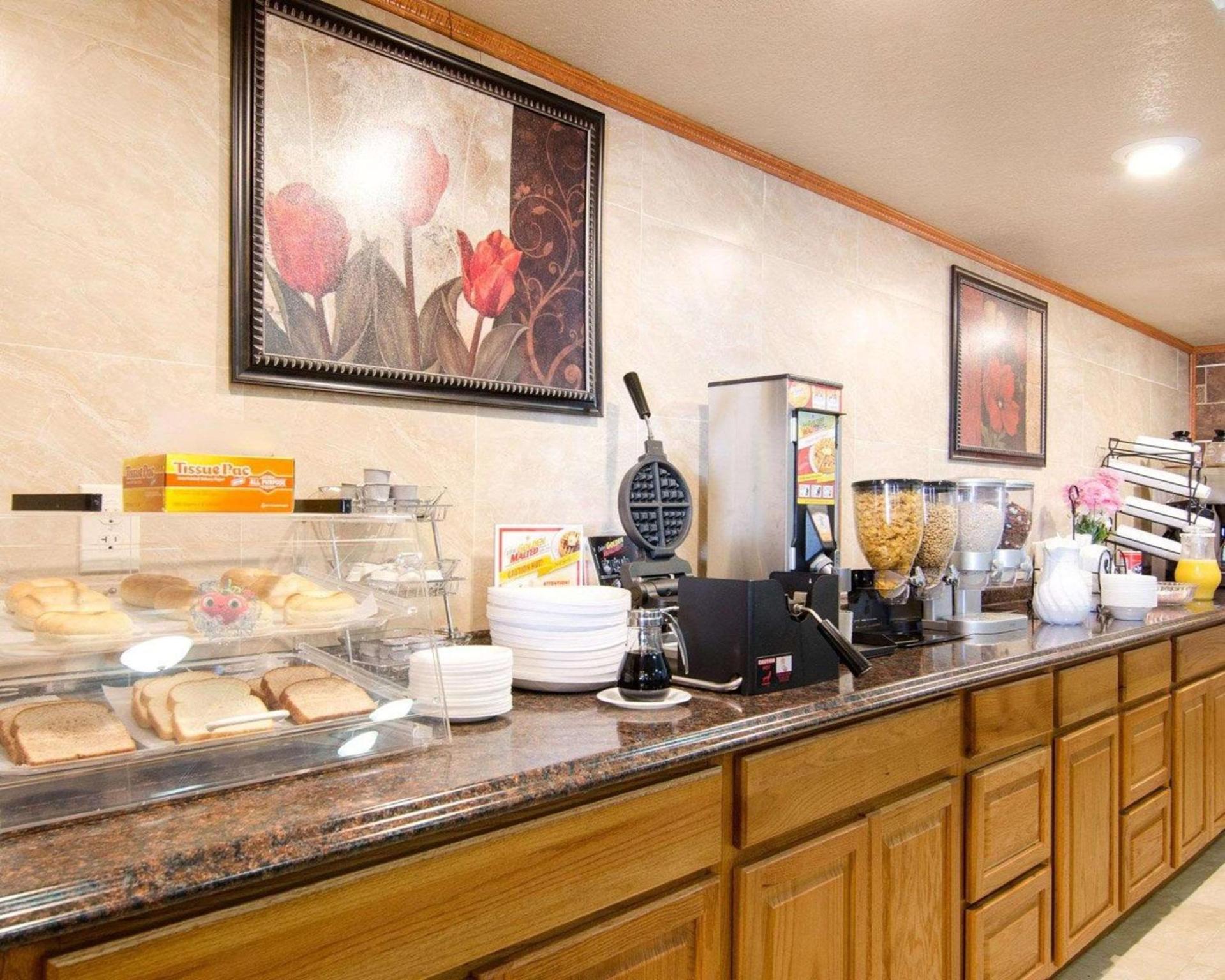 Knights Inn & Suites Emporia photo 76