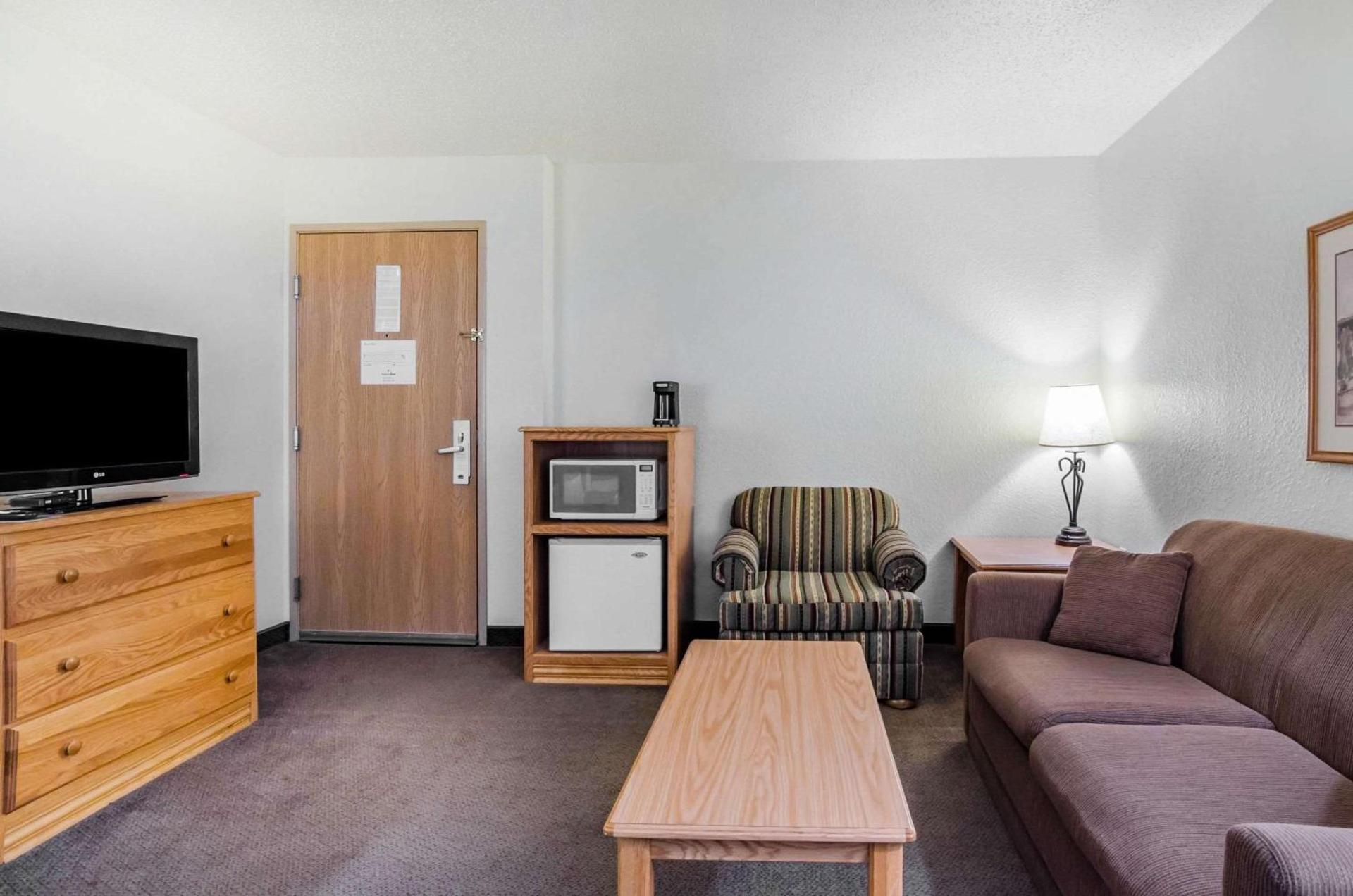 Rodeway Inn Hesston photo 17