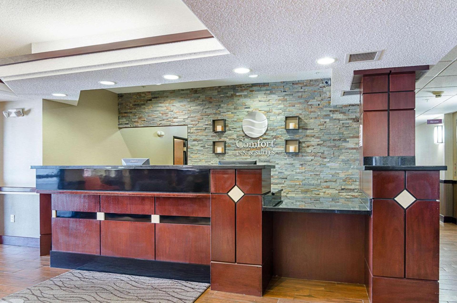 Comfort Inn & Suites Hutchinson photo 8