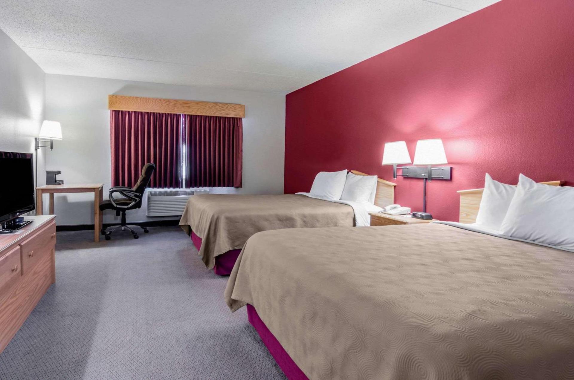 Rodeway Inn Hesston photo 7
