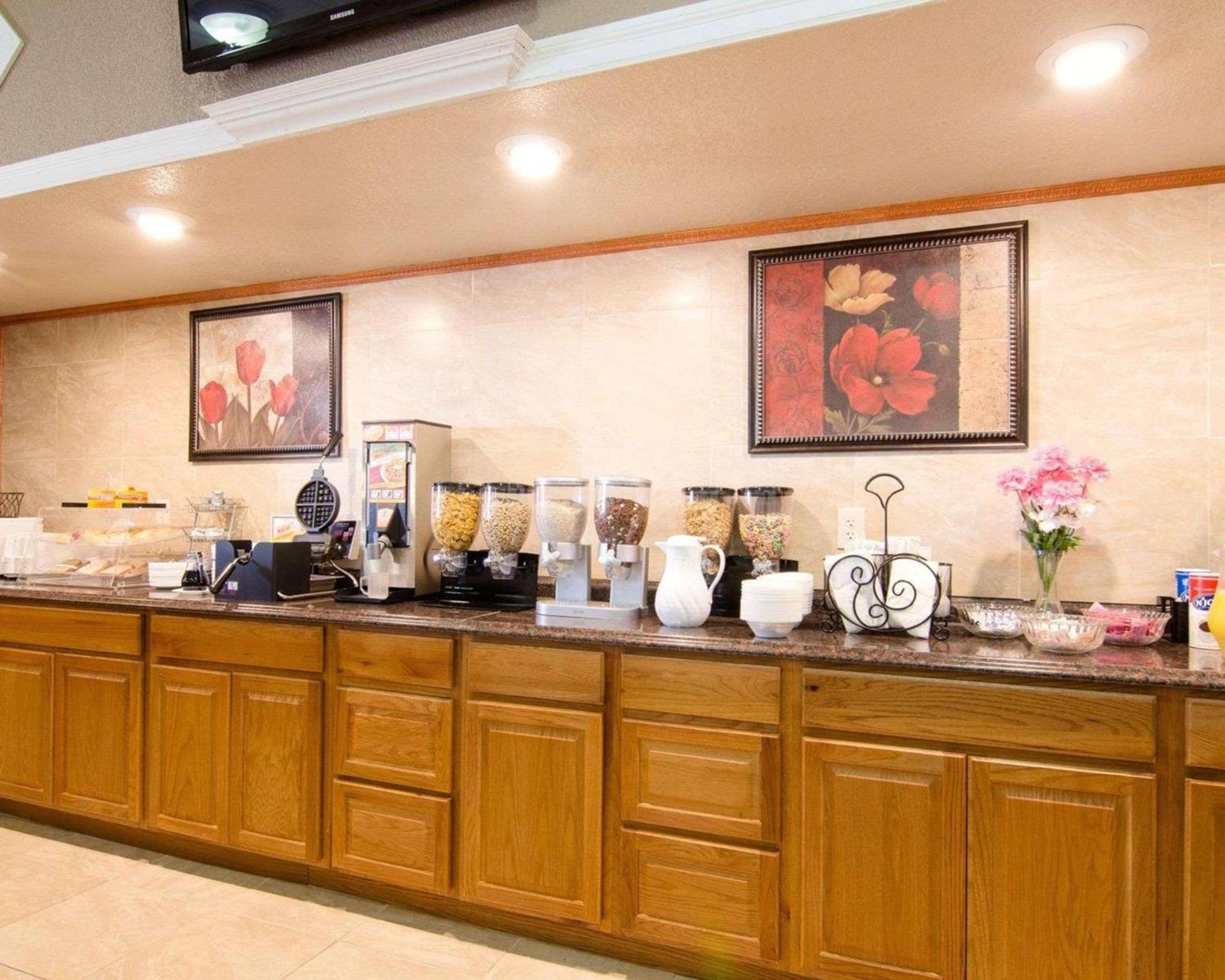 Knights Inn & Suites Emporia photo 53