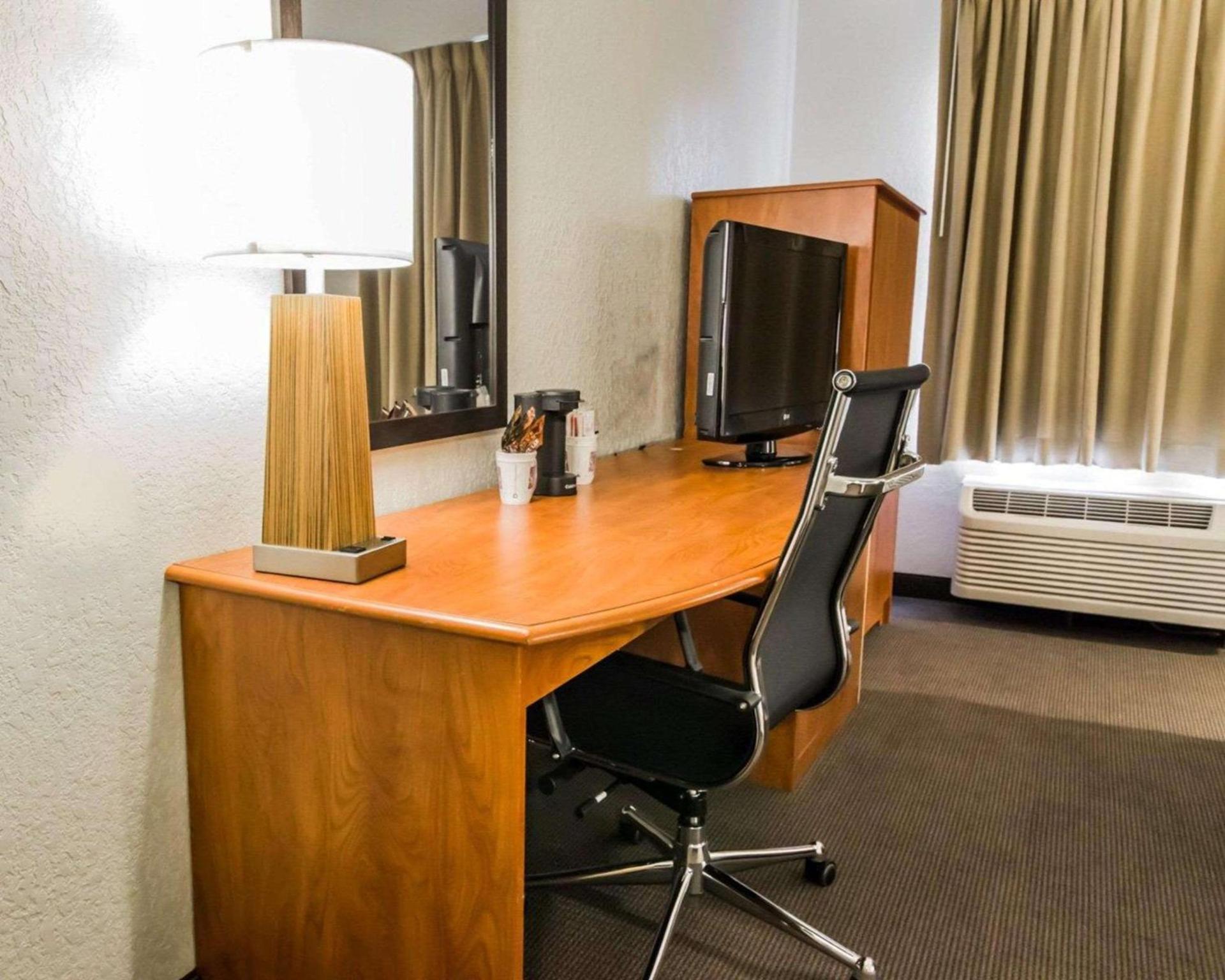 Blankenbaker Inn by IHG photo 12
