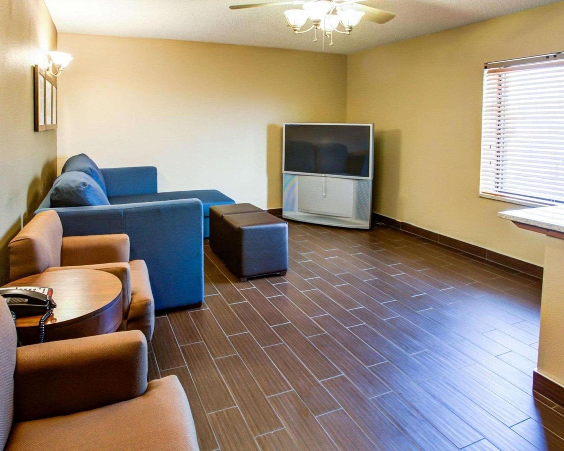 Comfort Suites Georgetown photo 32