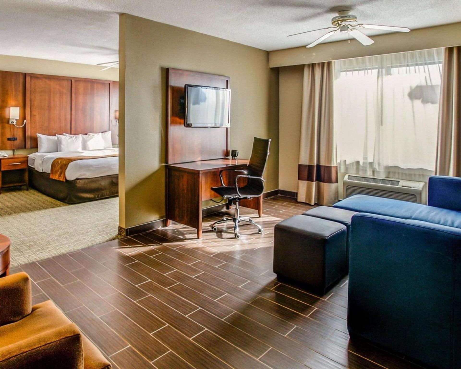 Comfort Suites Georgetown photo 35