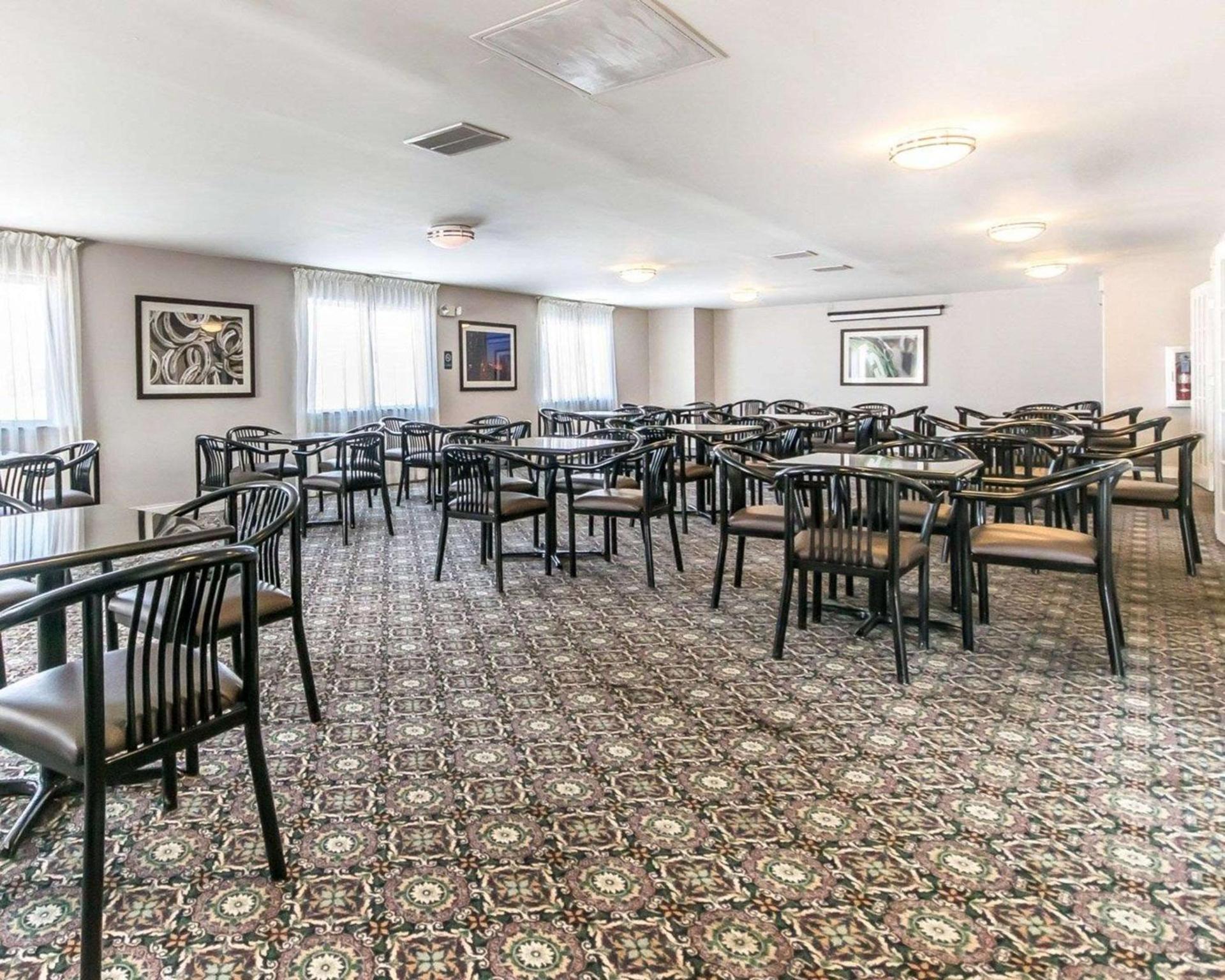 Quality Inn & Suites University-Airport photo 14
