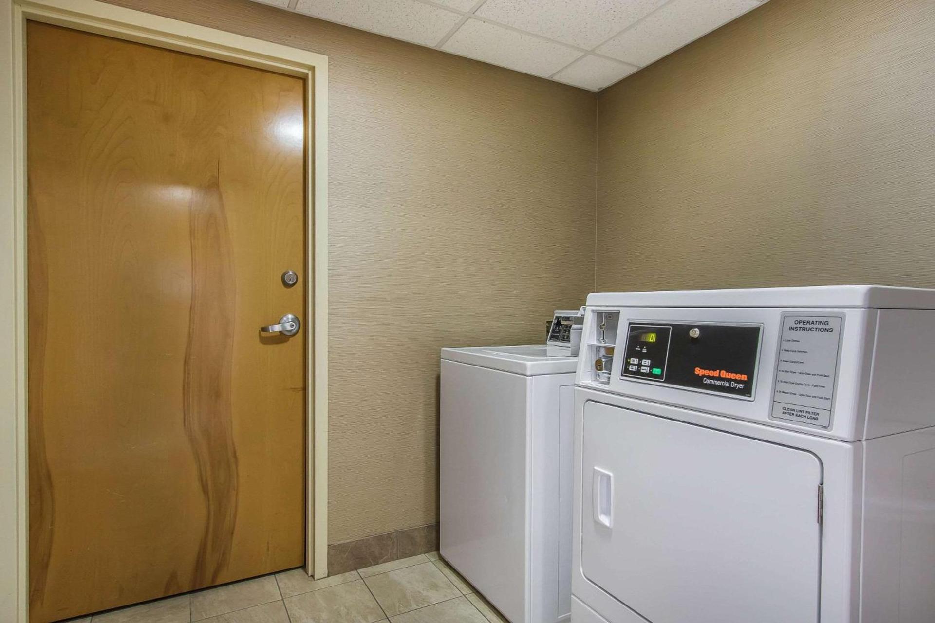 Comfort Suites Richmond photo 39