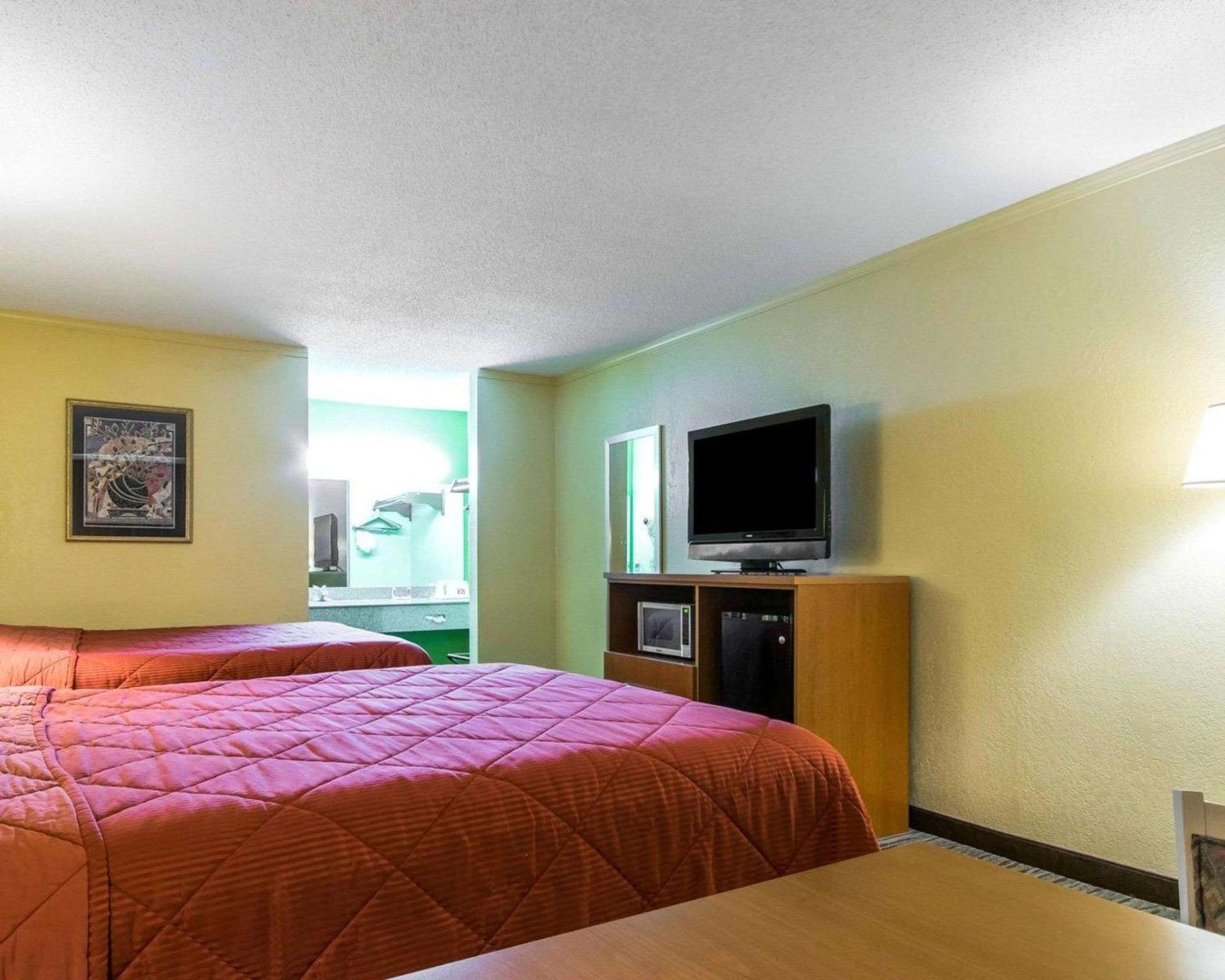 Econo Lodge Franklin South photo 10