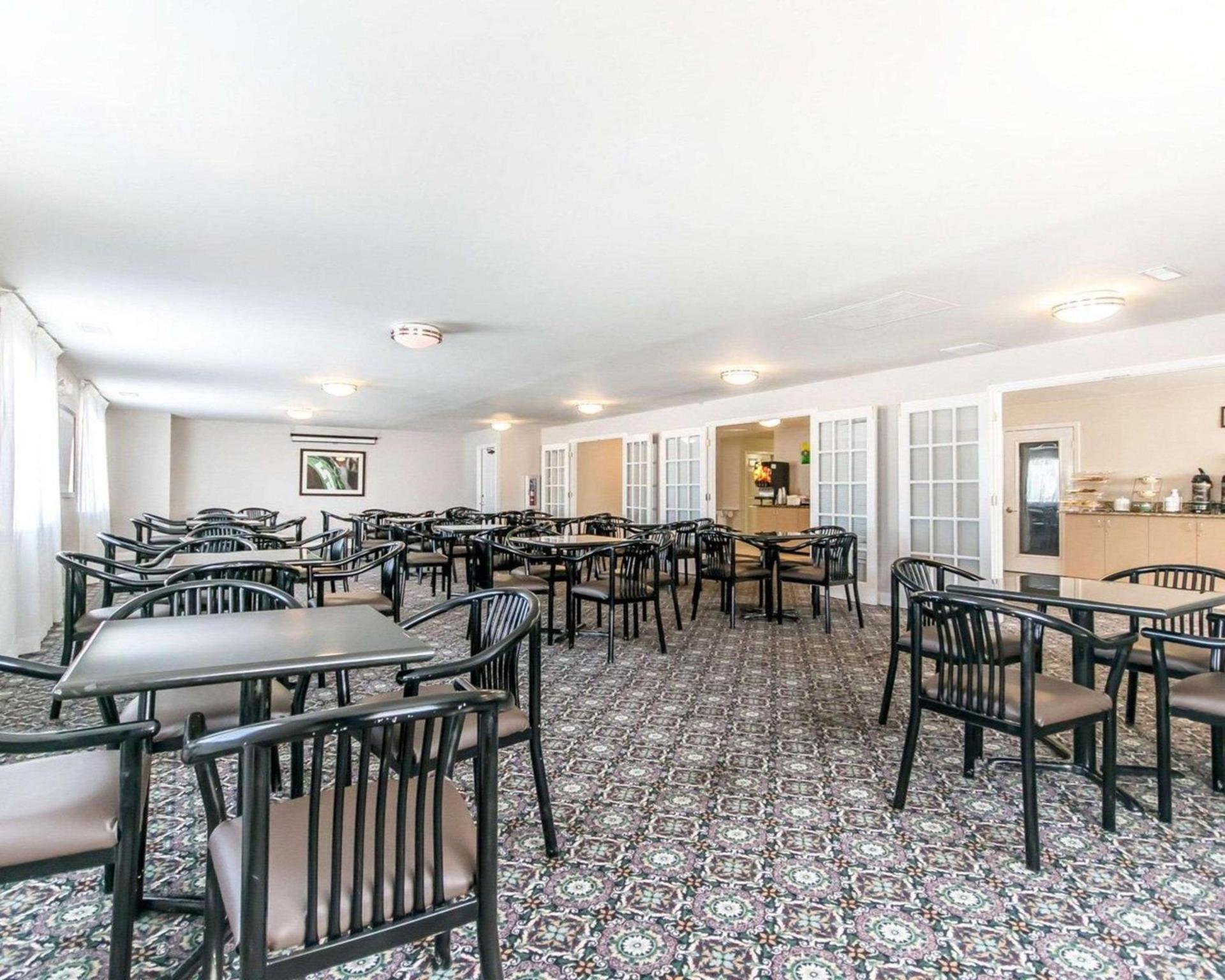 Quality Inn & Suites University-Airport photo 15