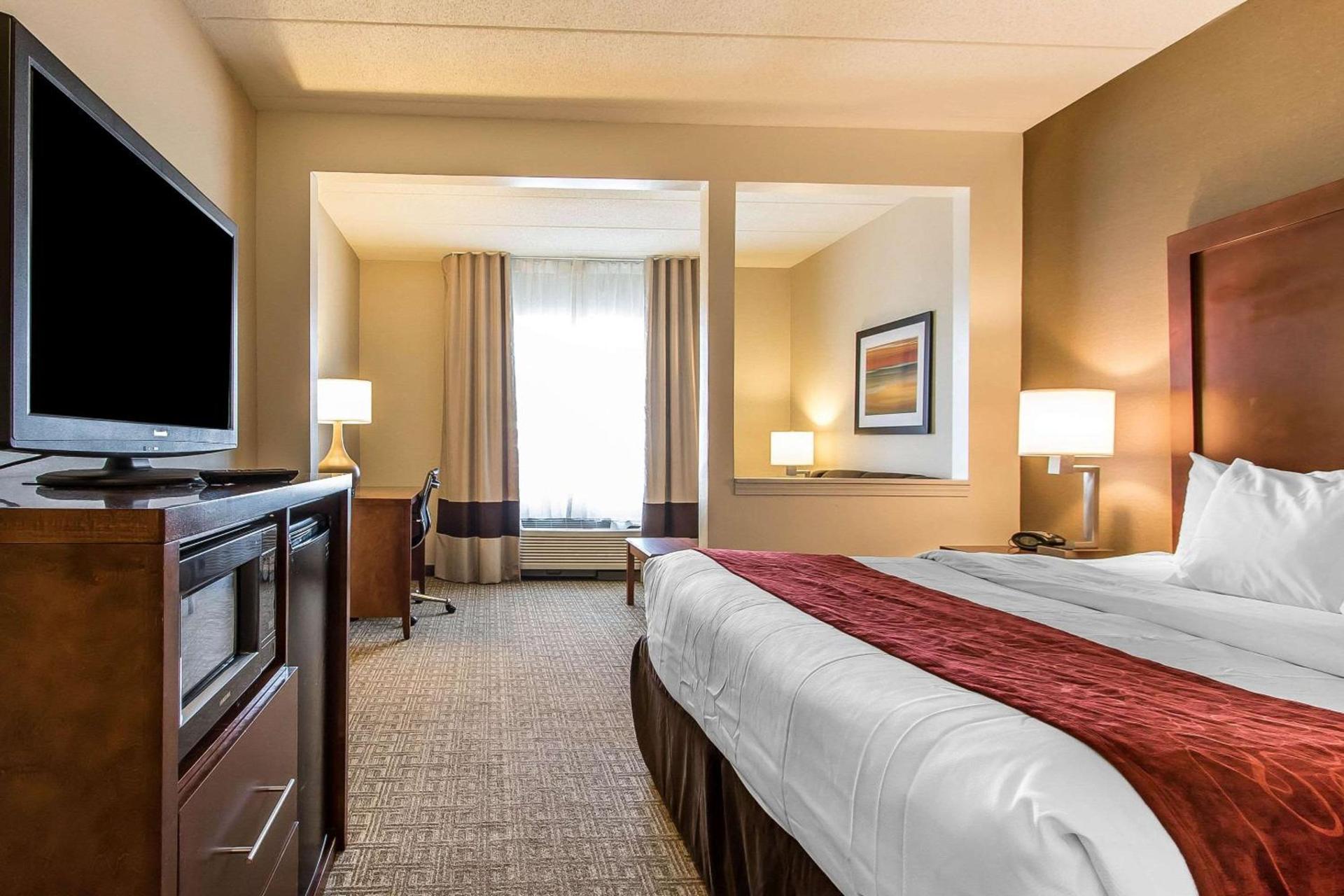 Comfort Suites Richmond photo 8