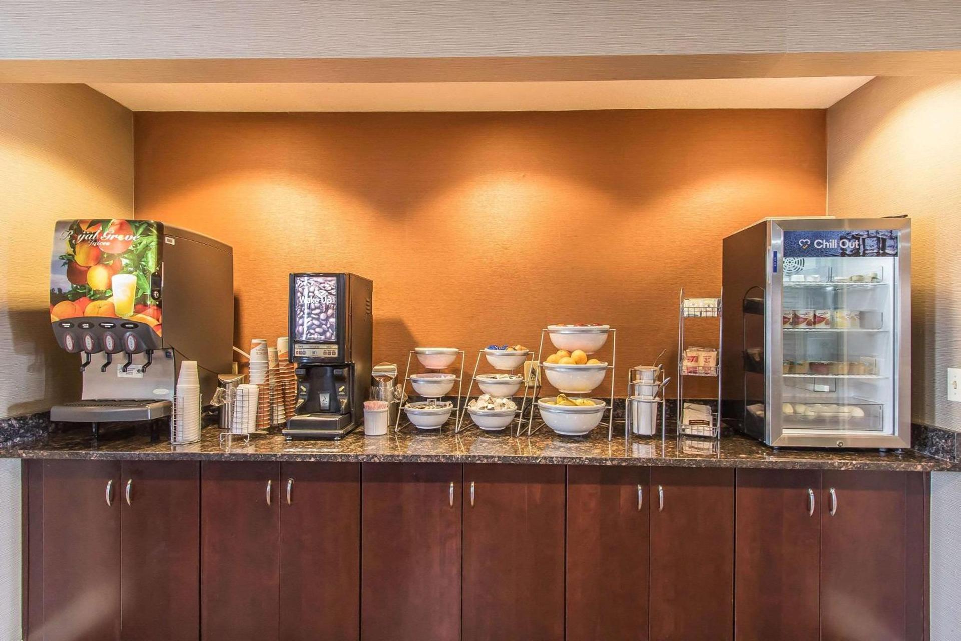 Comfort Suites Richmond photo 38