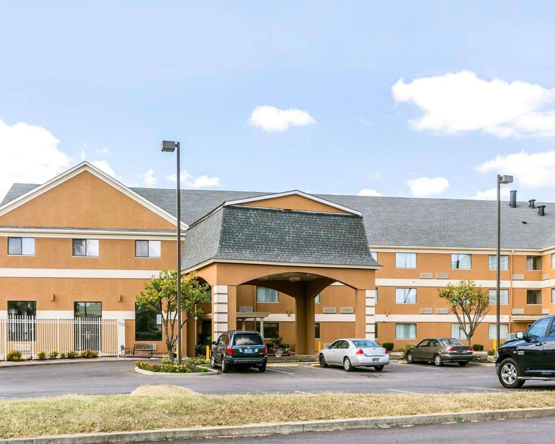 Quality Inn & Suites University-Airport photo 2
