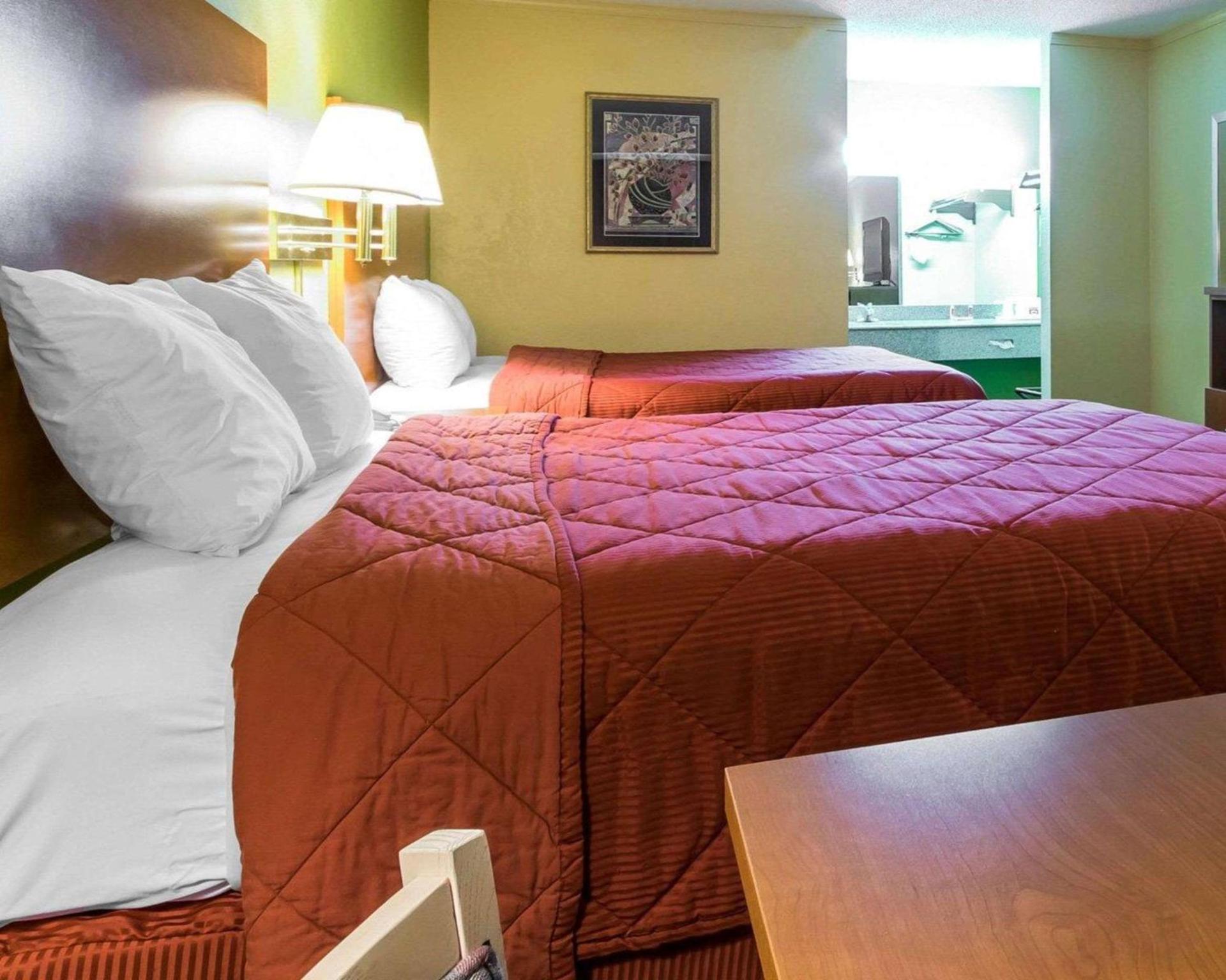Econo Lodge Franklin South photo 12