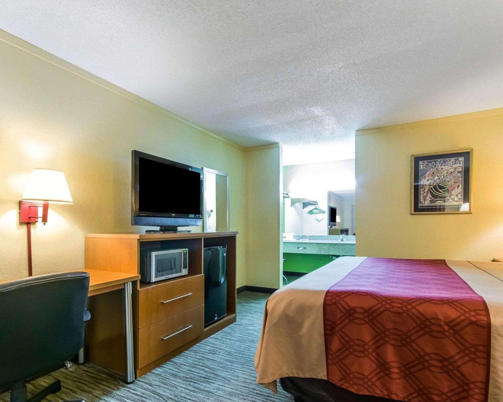 Econo Lodge Franklin South photo 14