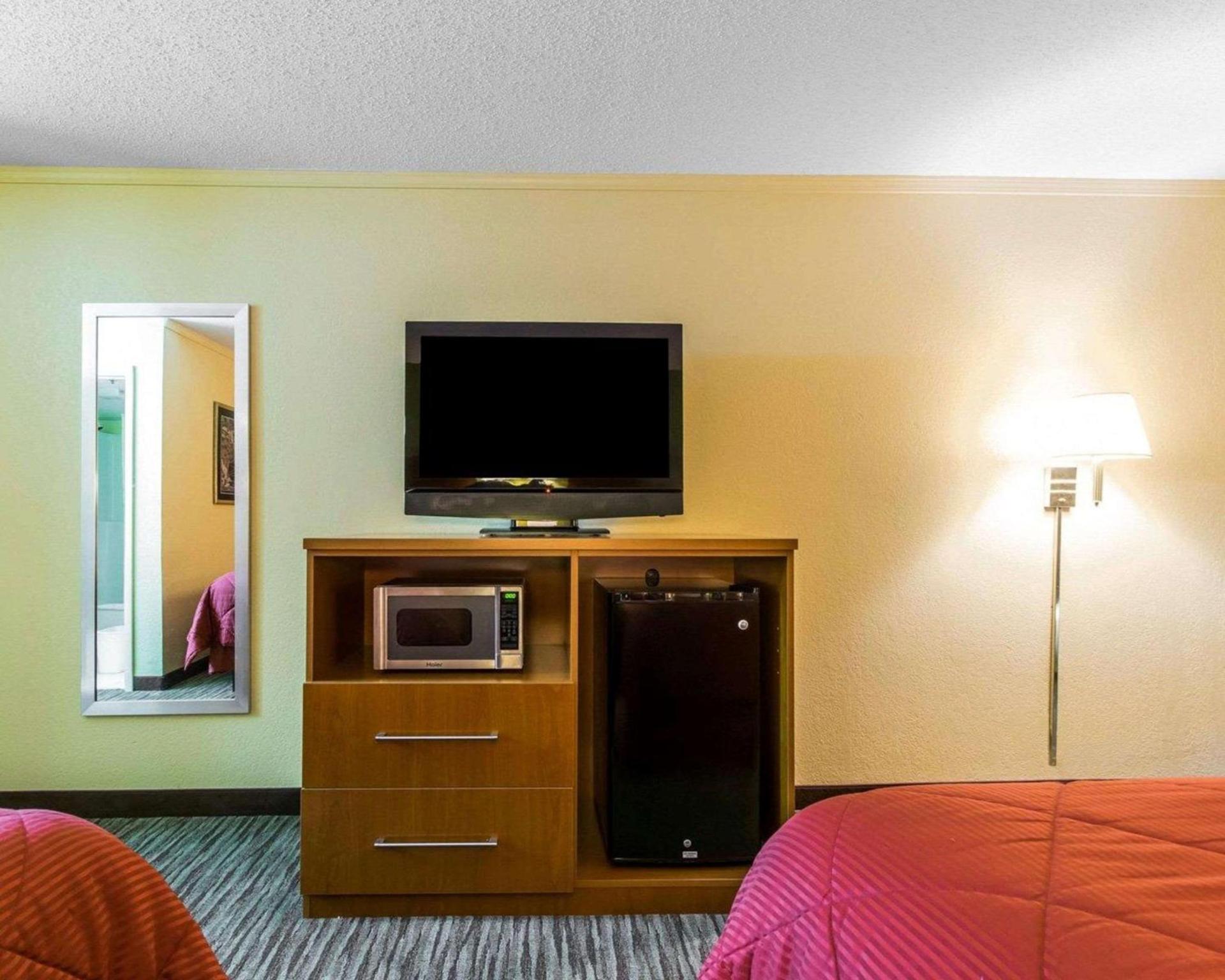 Econo Lodge Franklin South photo 16