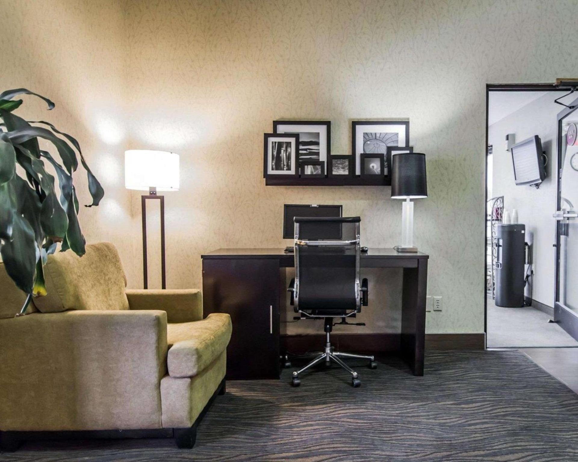 Blankenbaker Inn by IHG photo 21