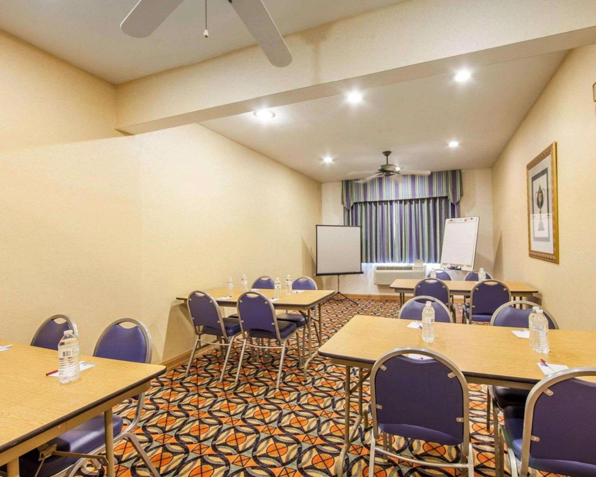 Comfort Suites London South photo 24