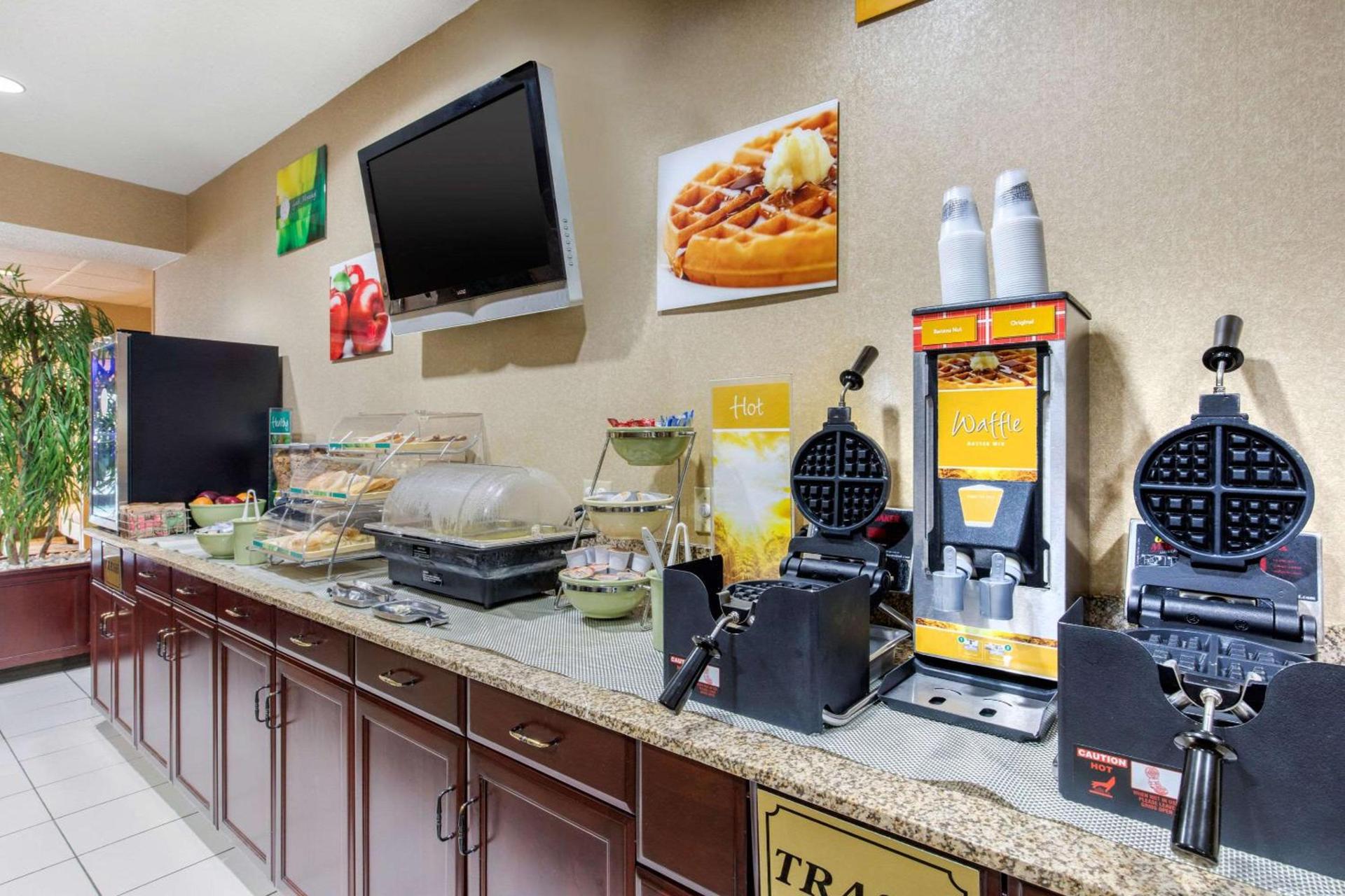Quality Inn & Suites Benton - Draffenville photo 31