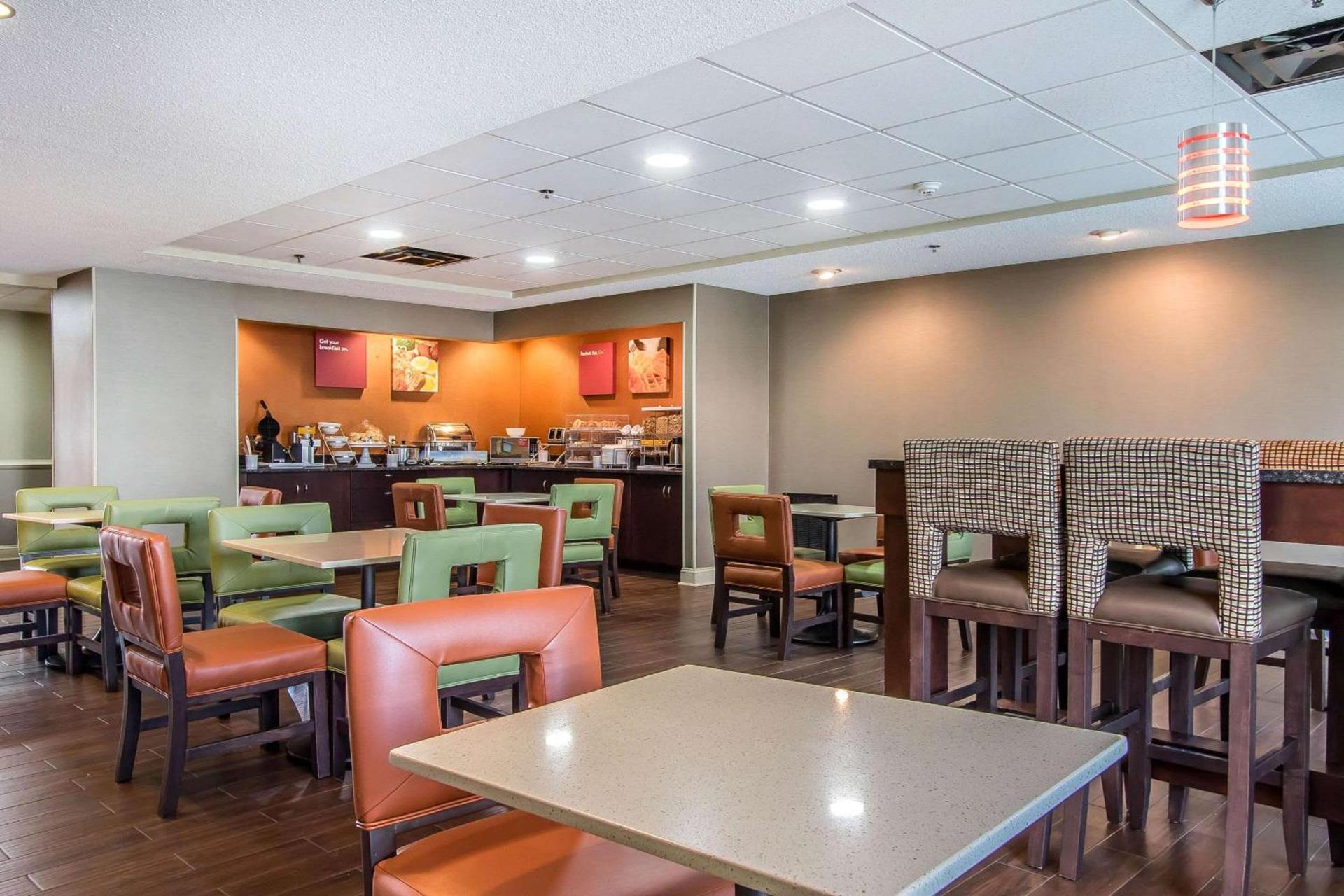 Comfort Suites Richmond photo 34