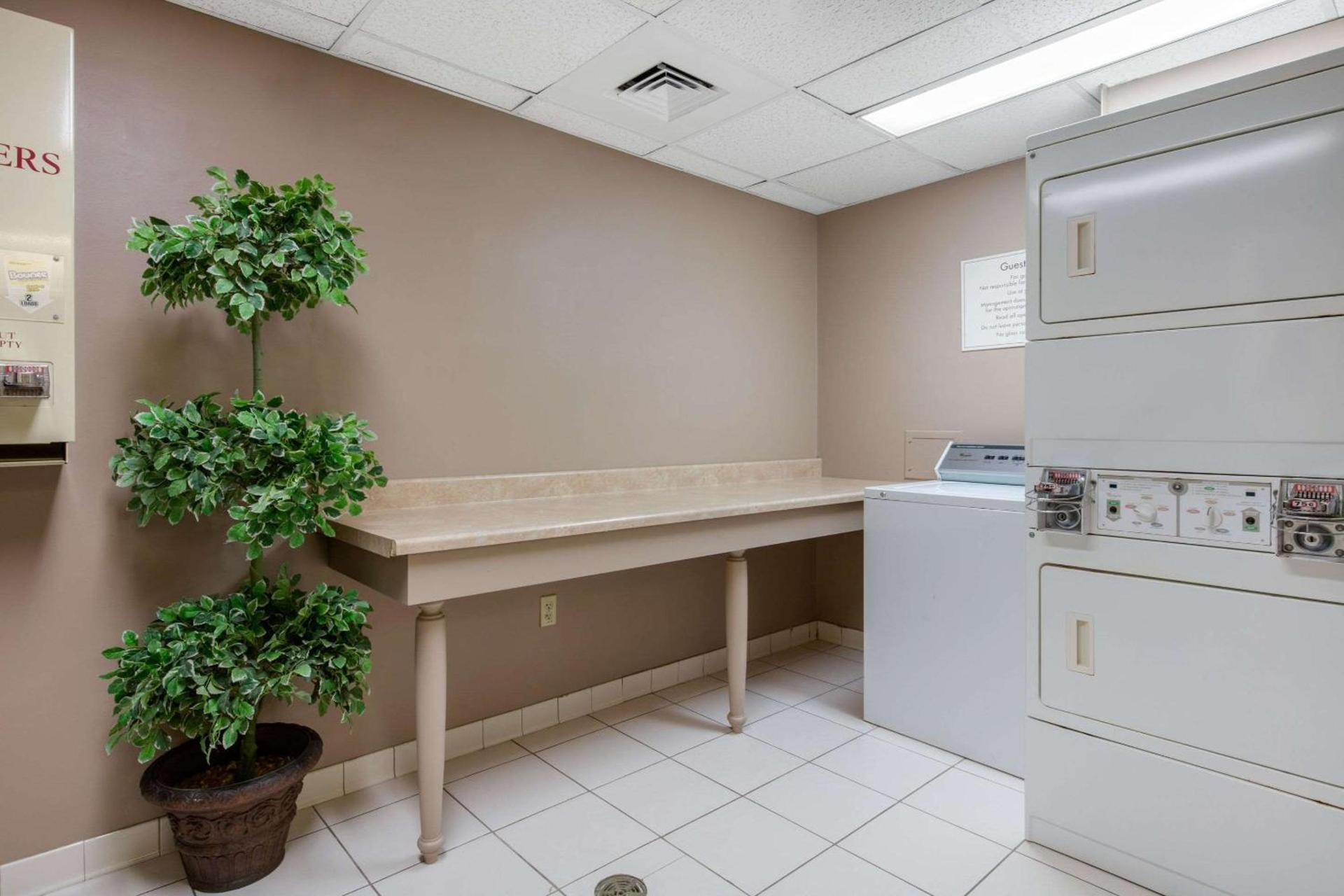Quality Inn & Suites Benton - Draffenville photo 33