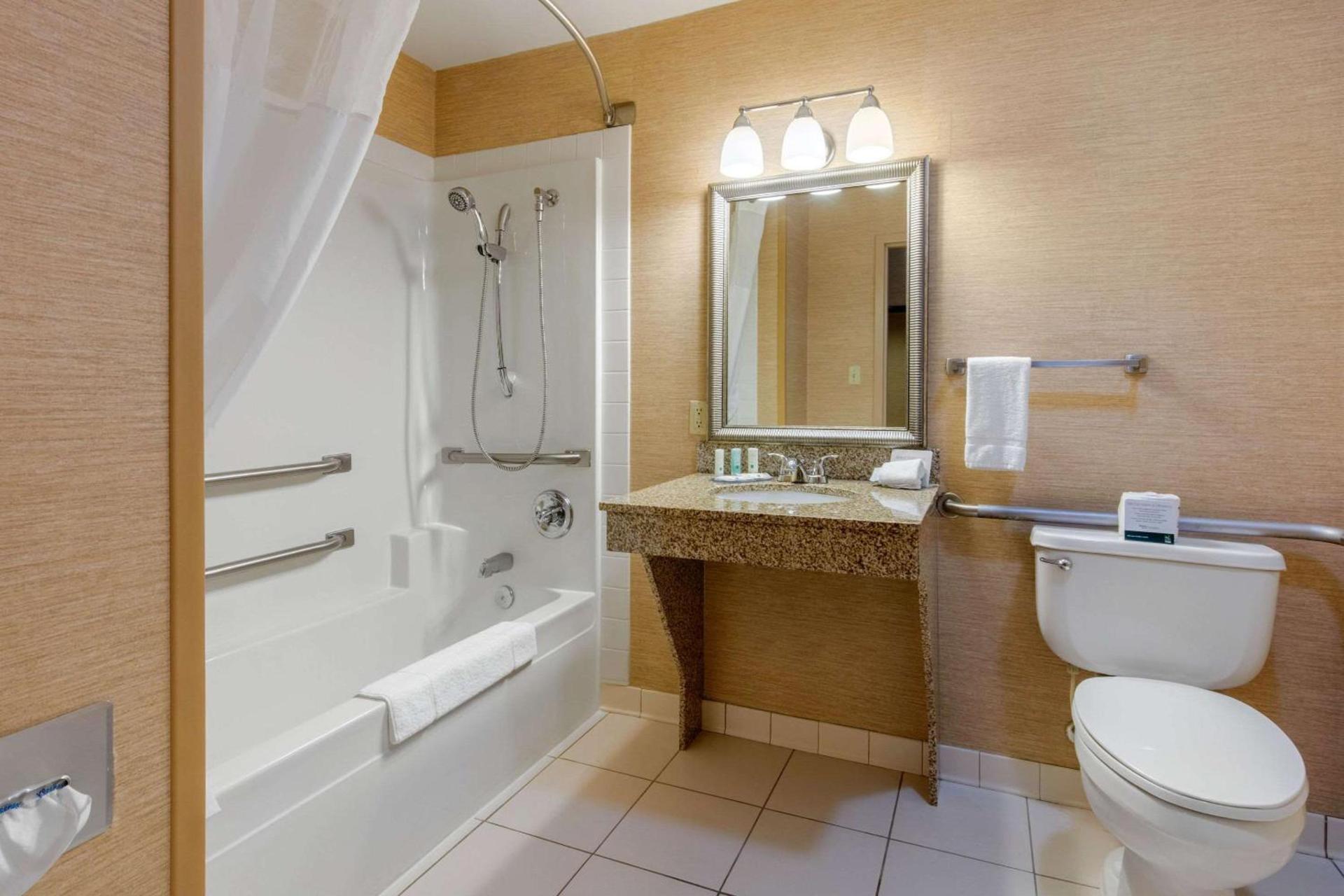 Quality Inn & Suites Benton - Draffenville photo 11