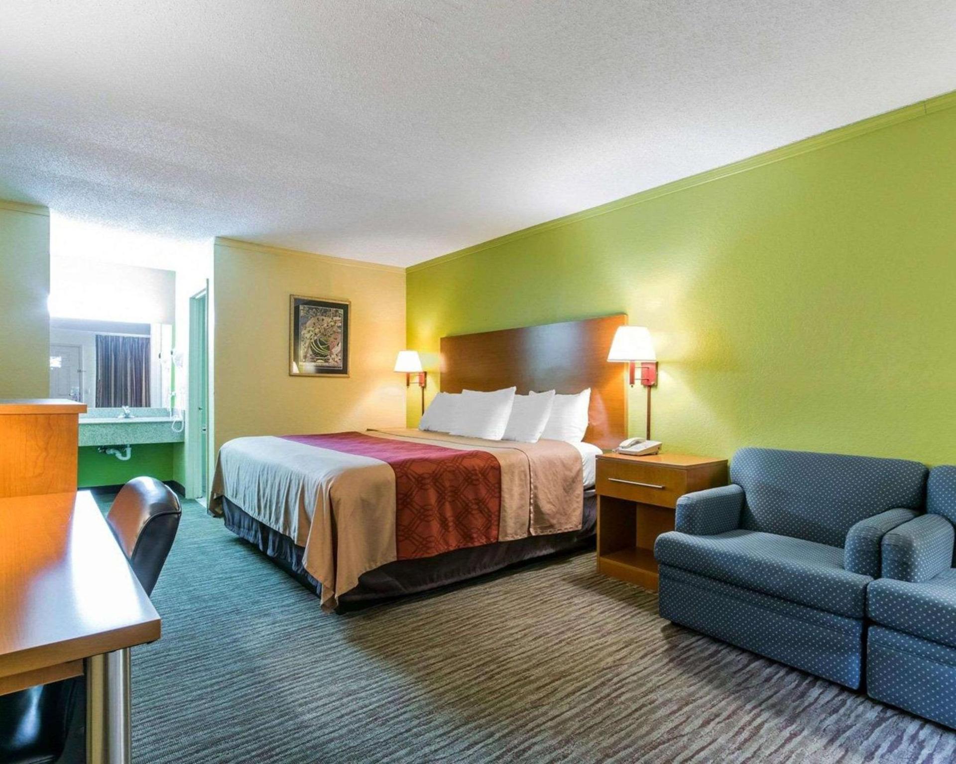 Econo Lodge Franklin South photo 18