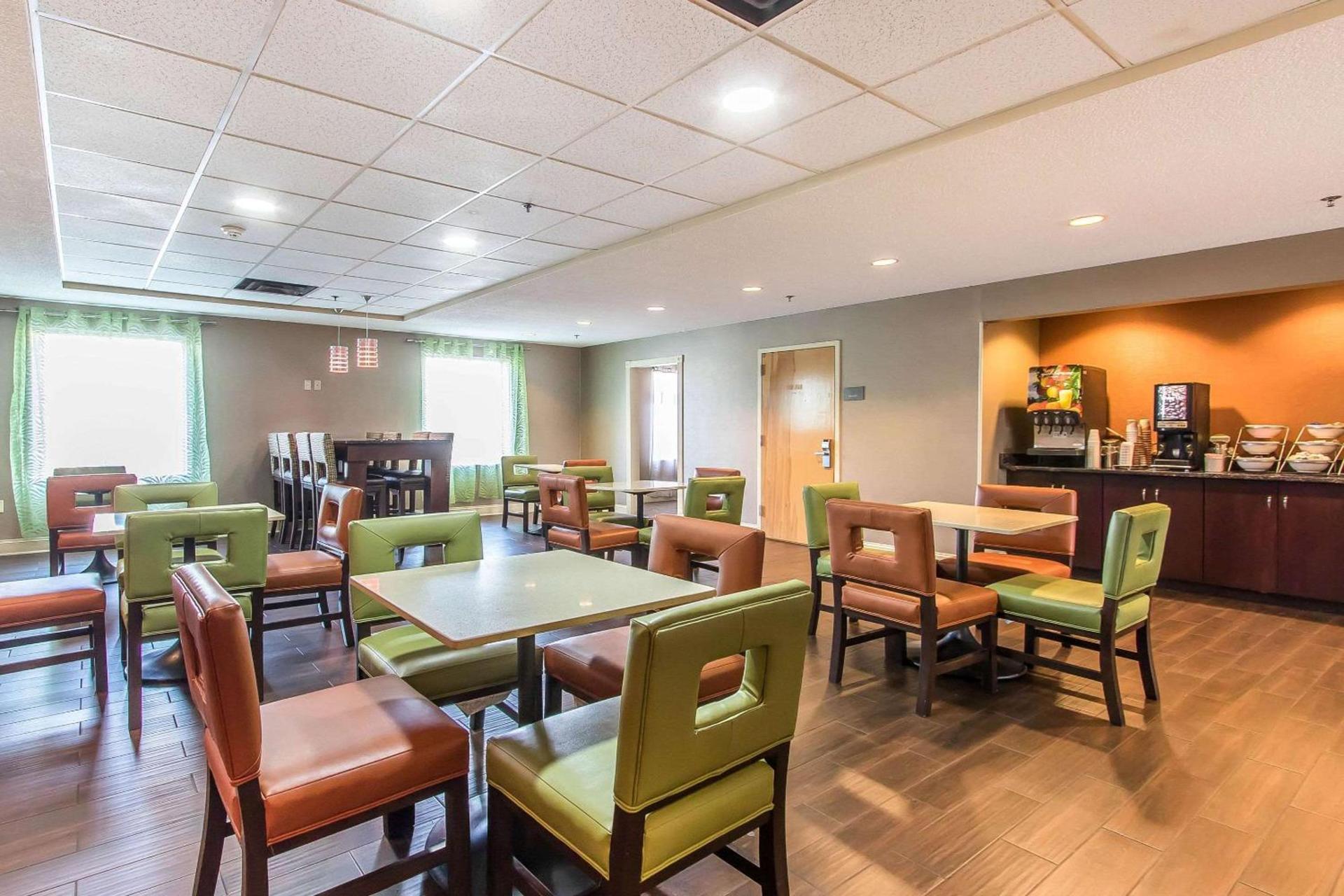 Comfort Suites Richmond photo 35