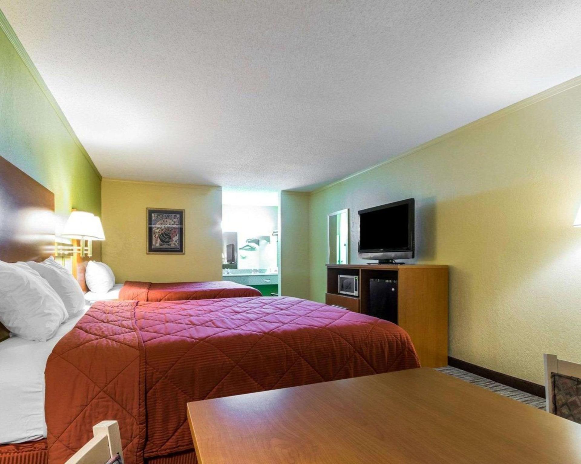 Econo Lodge Franklin South photo 20