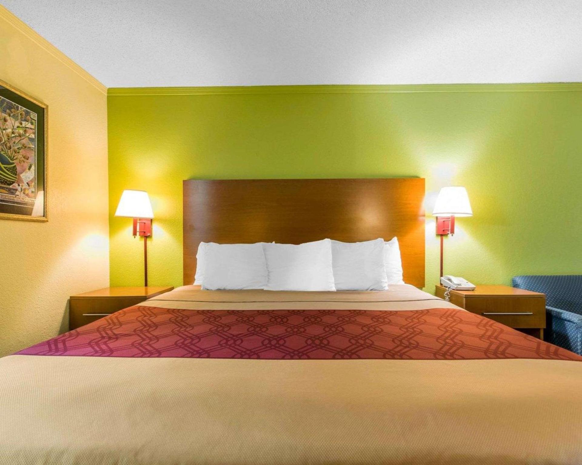 Econo Lodge Franklin South photo 21
