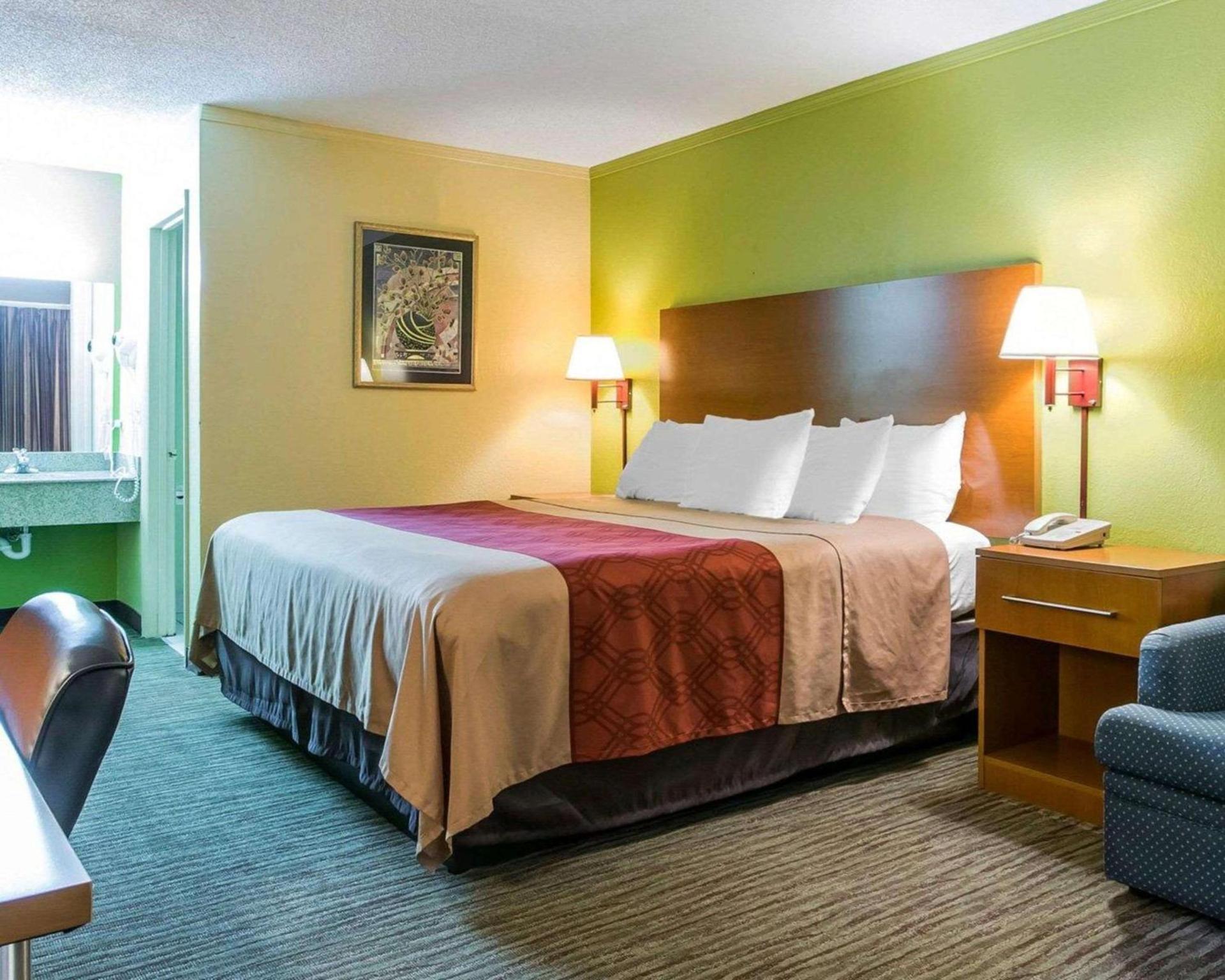 Econo Lodge Franklin South photo 24