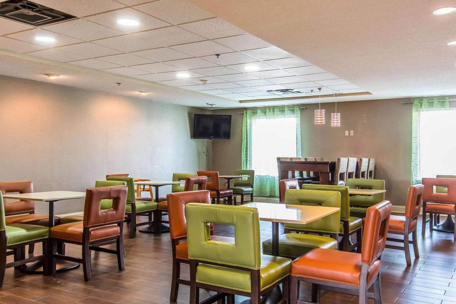 Comfort Suites Richmond photo 33