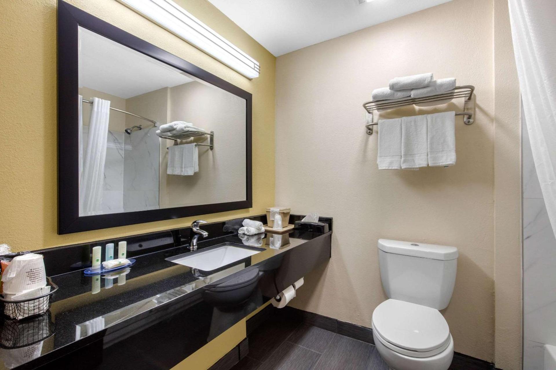 Quality Inn Cadiz photo 19