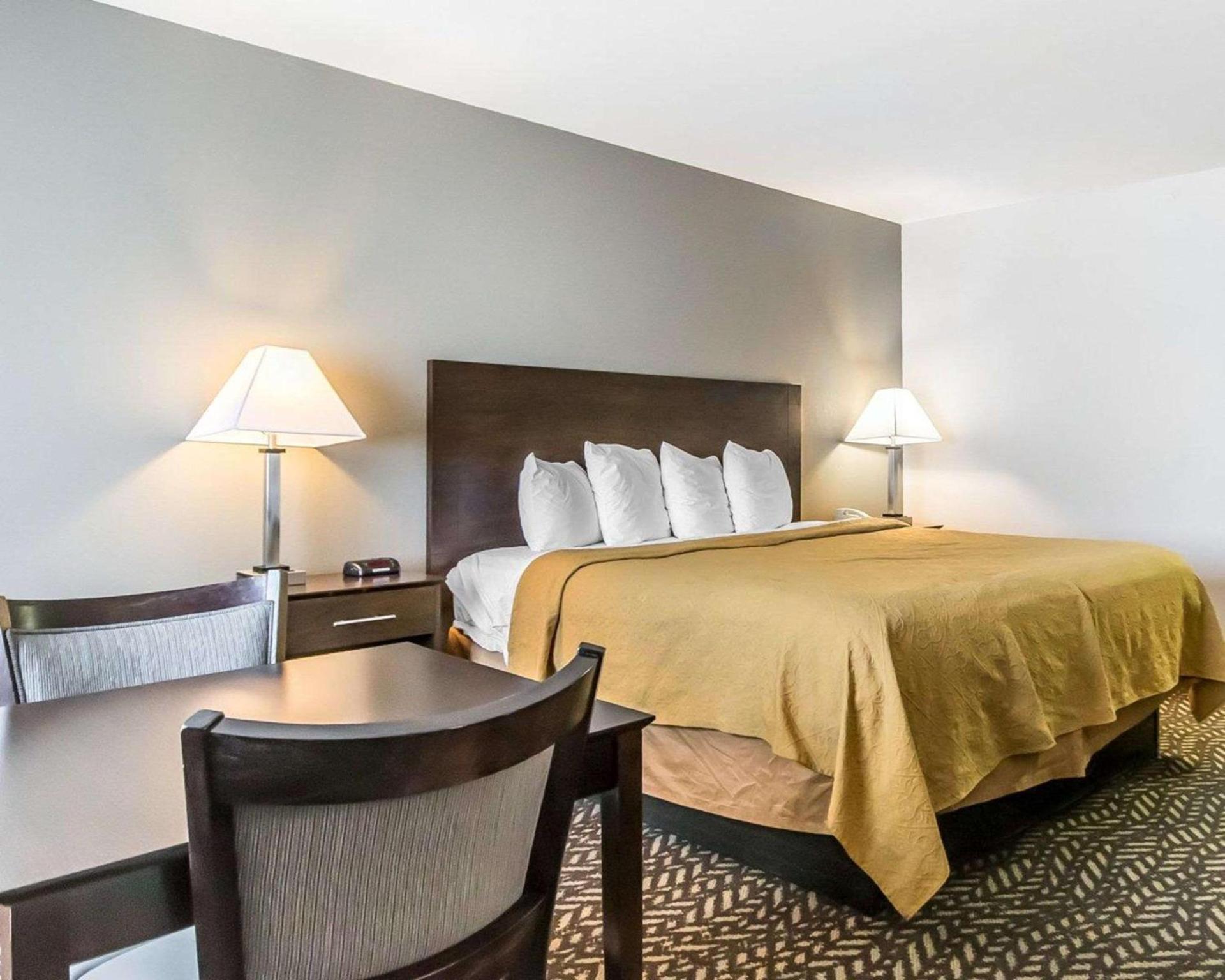Quality Inn & Suites University-Airport photo 6