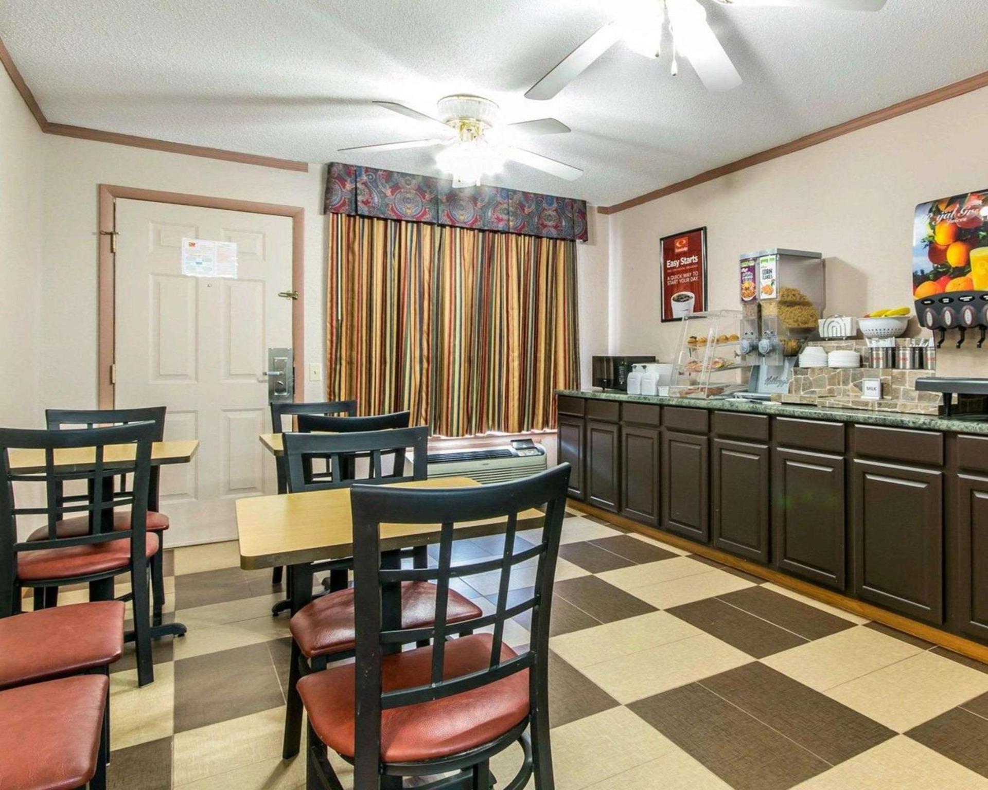 Econo Lodge Franklin South photo 28