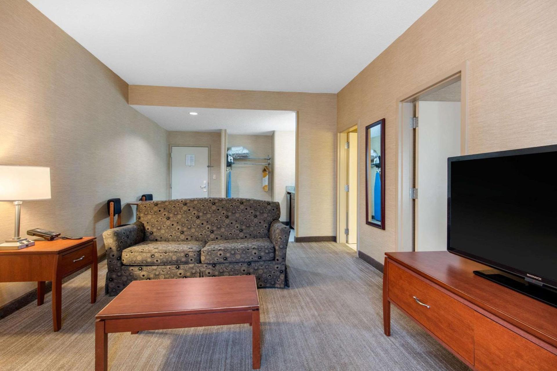 Quality Inn & Suites Benton - Draffenville photo 20