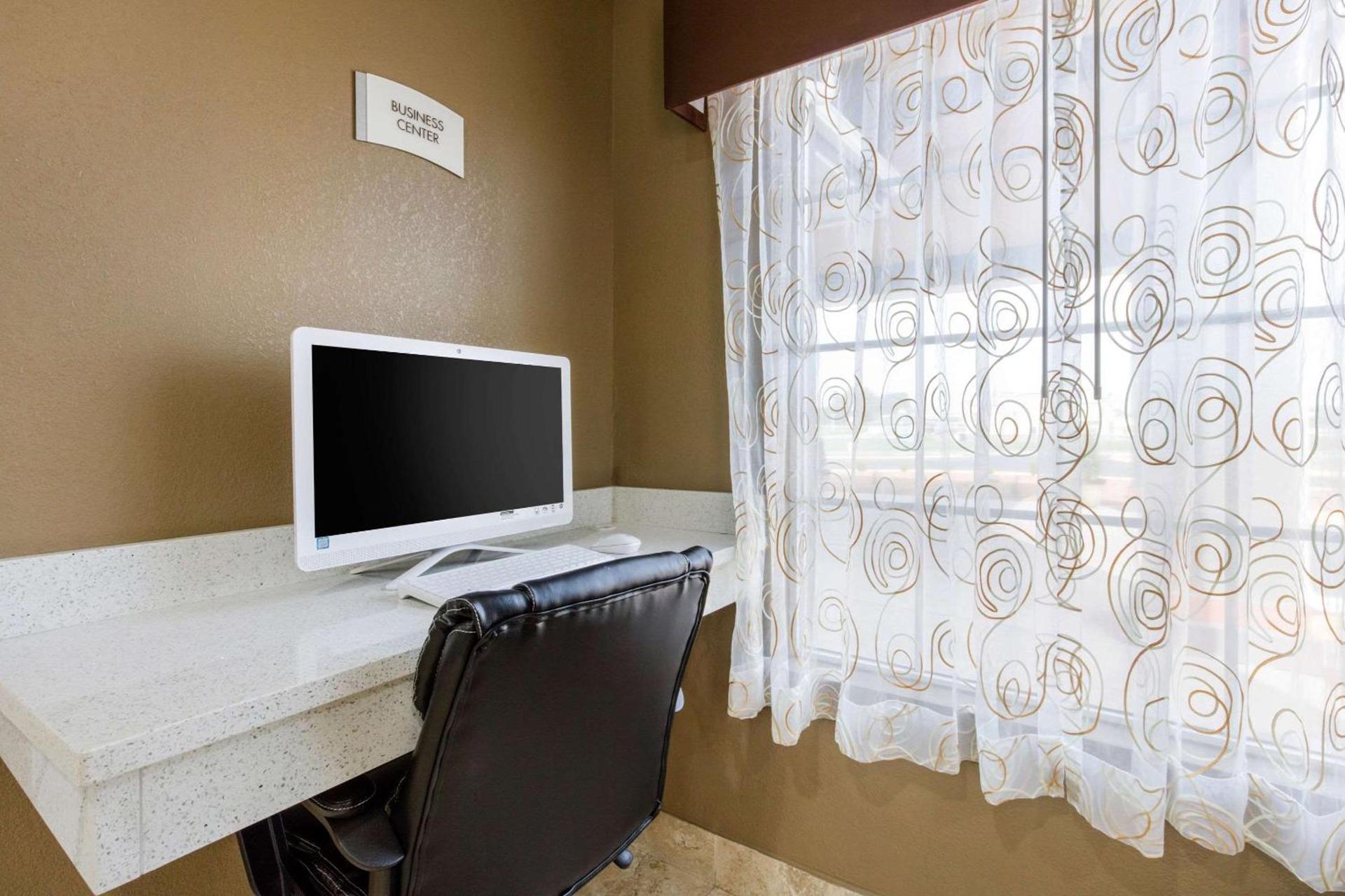 Quality Inn Cadiz photo 32