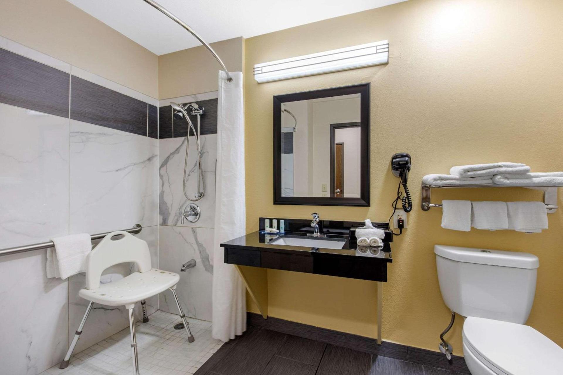 Quality Inn Cadiz photo 22