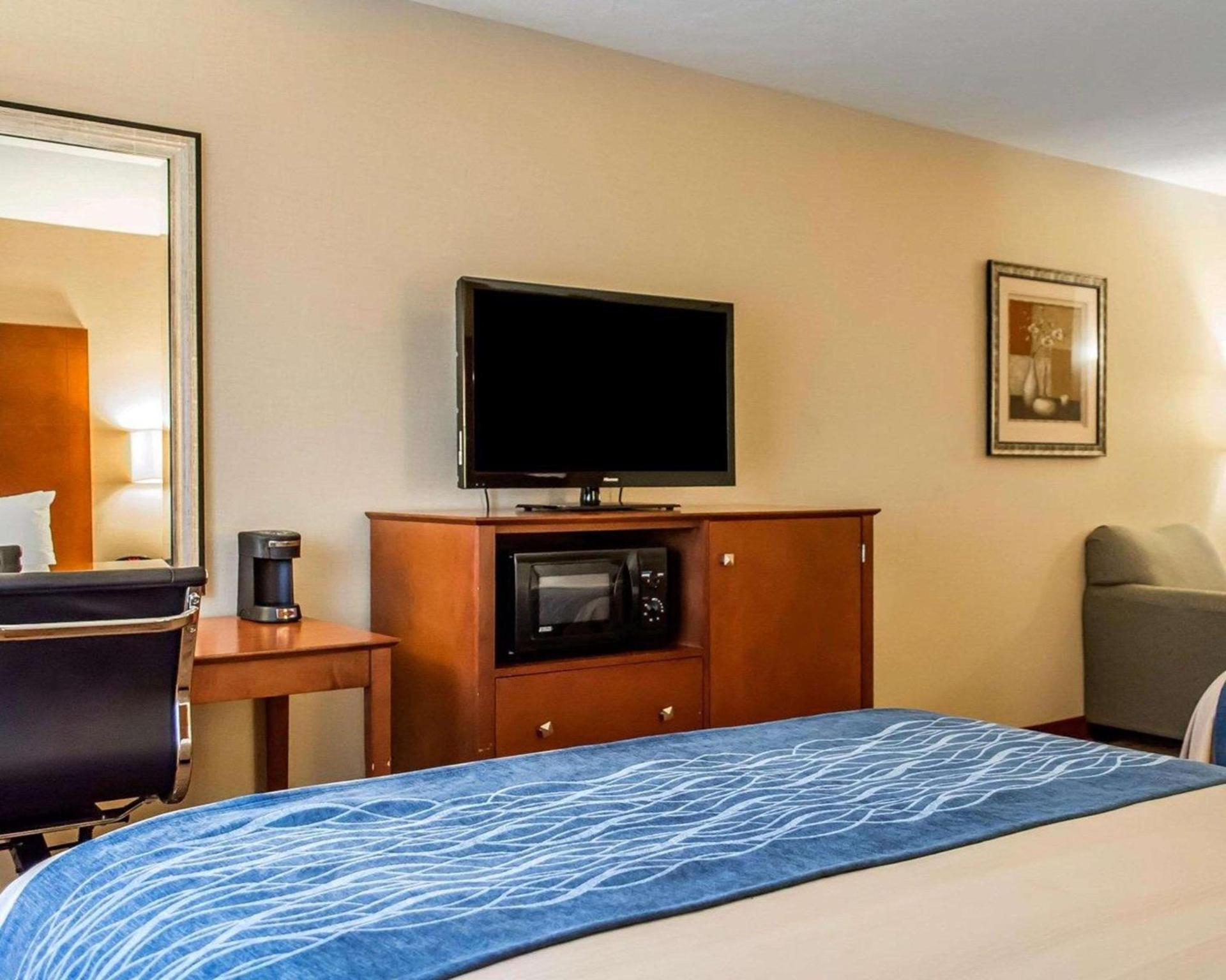Comfort Inn & Suites Franklin East photo 3
